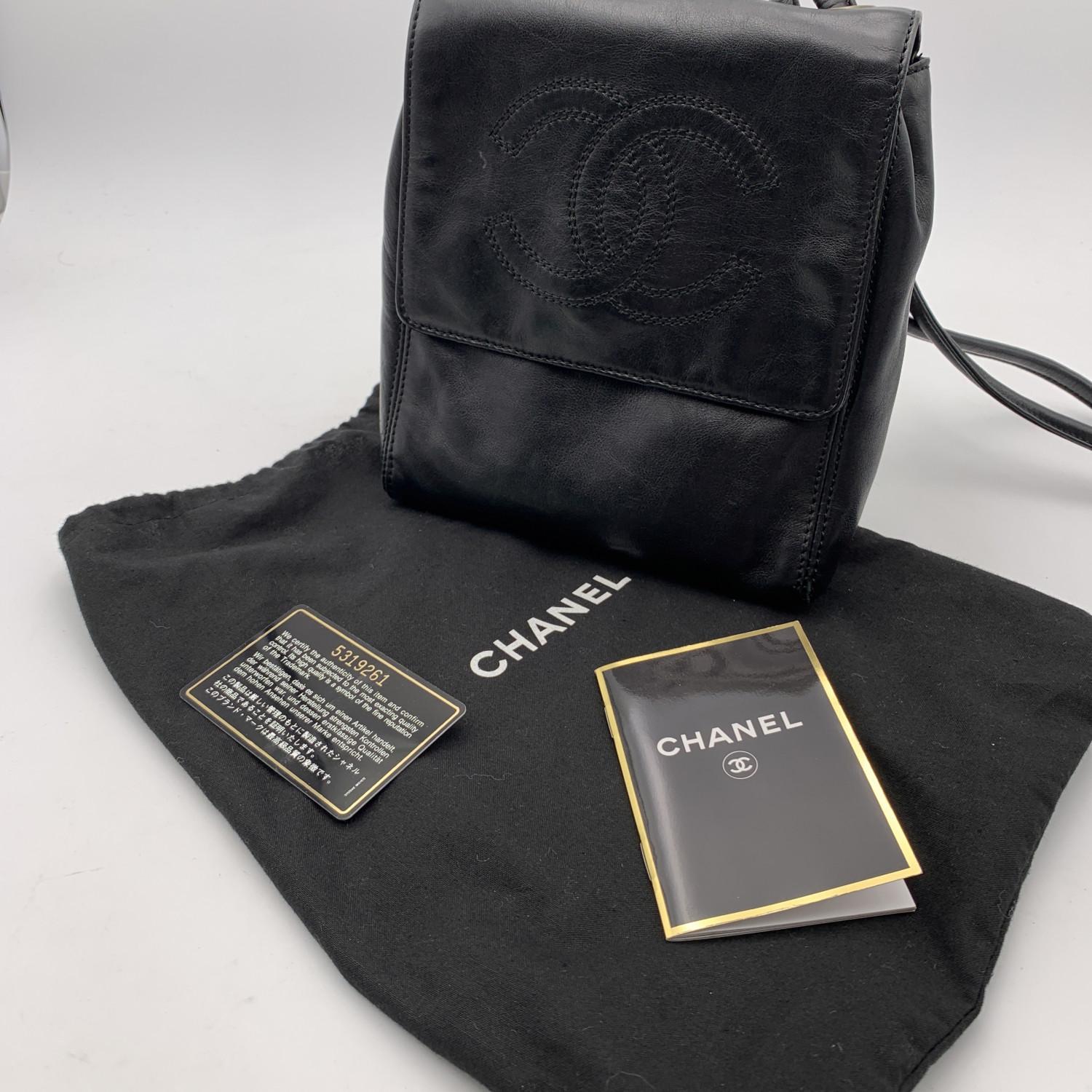 Chanel Vintage Black Smooth Leather CC Logo Shoulder Bag Purse 3