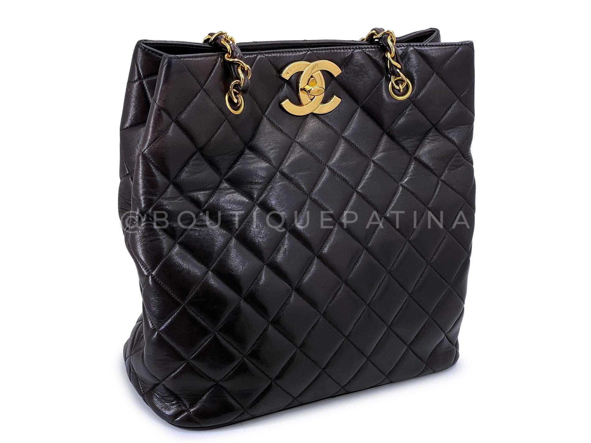 Chanel Vintage Schwarze, weiche, übergroße CC Vertical Tote Bag 24k GHW Lammfell 68486, Vintage im Zustand „Hervorragend“ in Costa Mesa, CA
