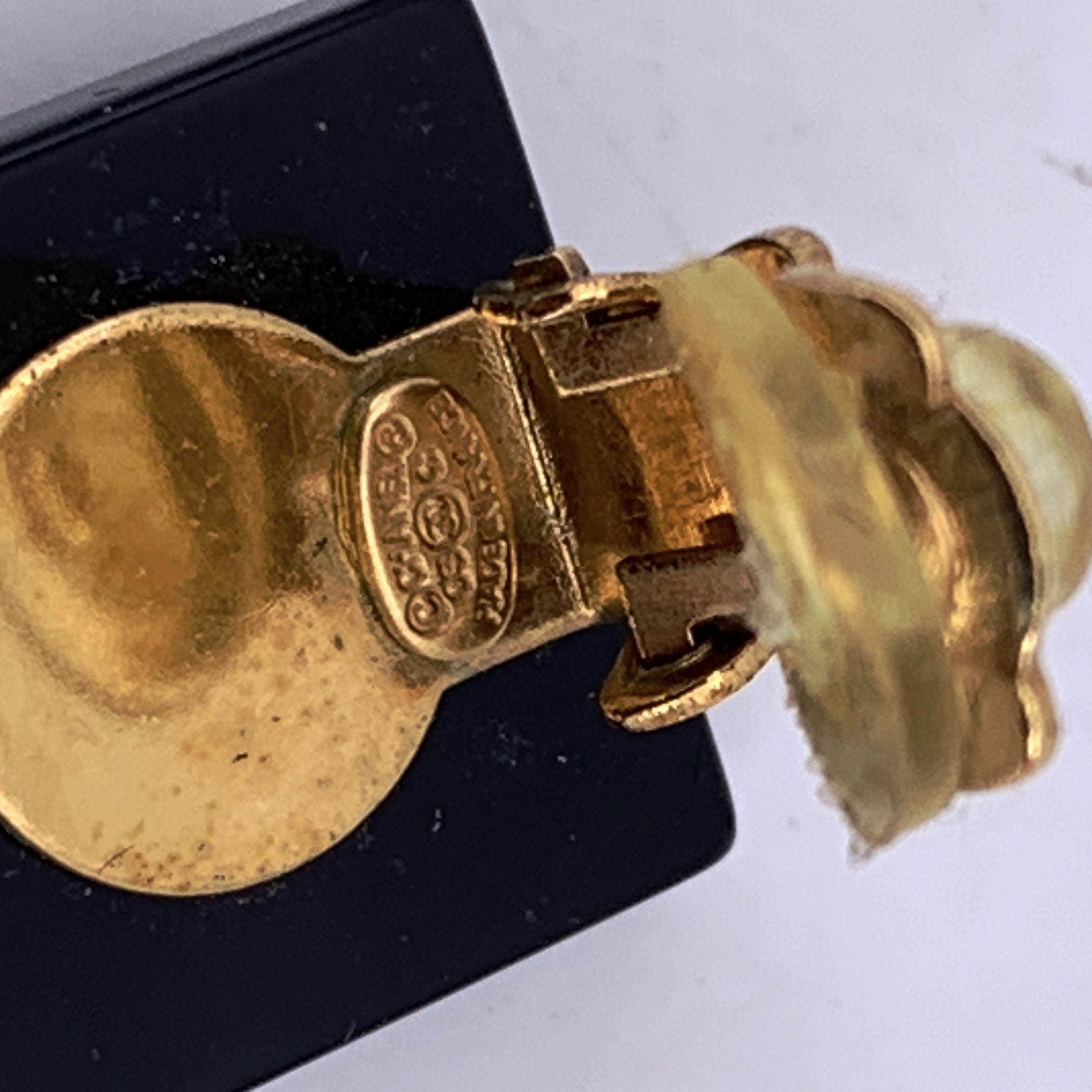 Chanel Vintage Black Square Small Studs Clip-On Earrings For Sale 1