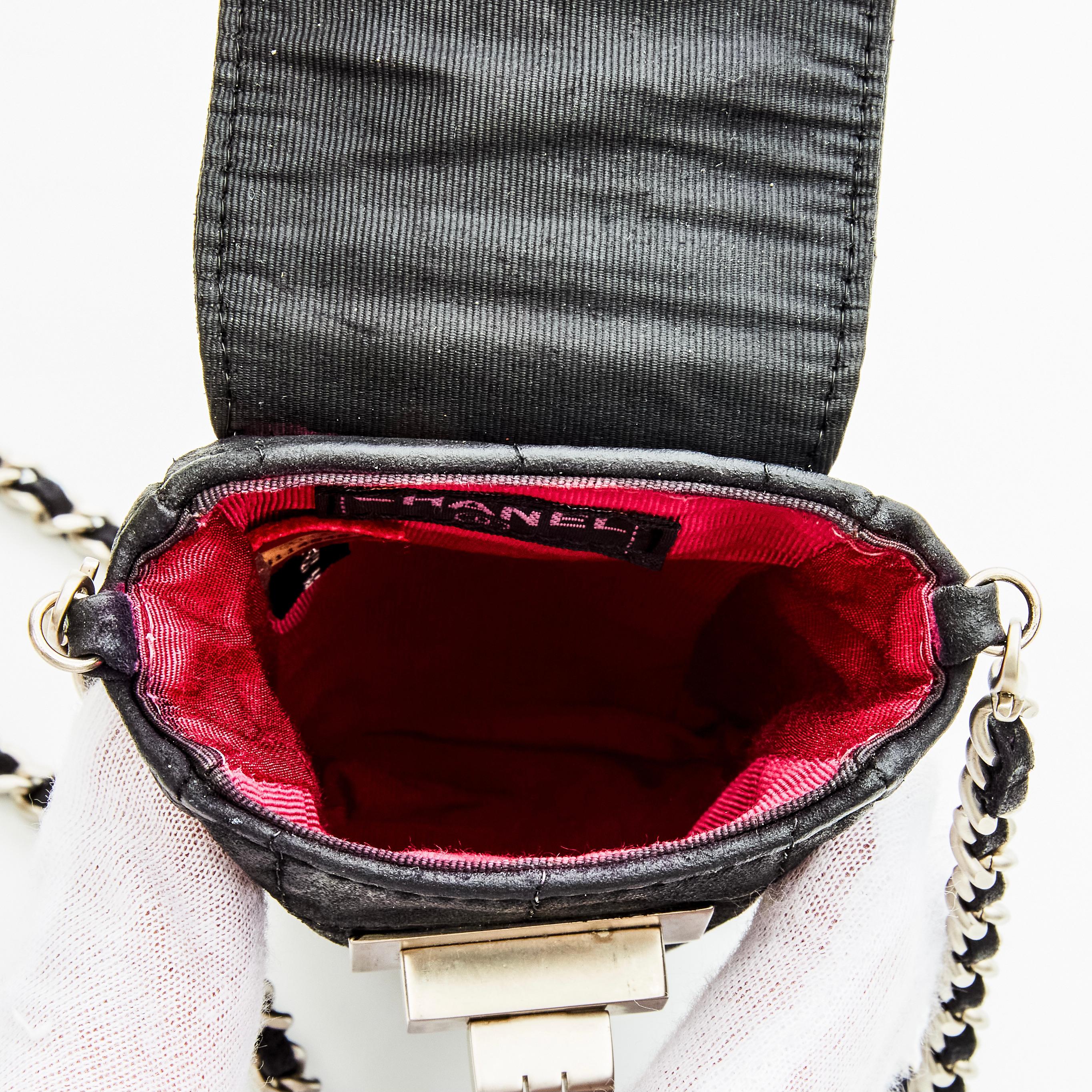 Chanel Vintage 2.55 Phone Mini Bag en daim noir (Circa 2000) État moyen - En vente à Montreal, Quebec