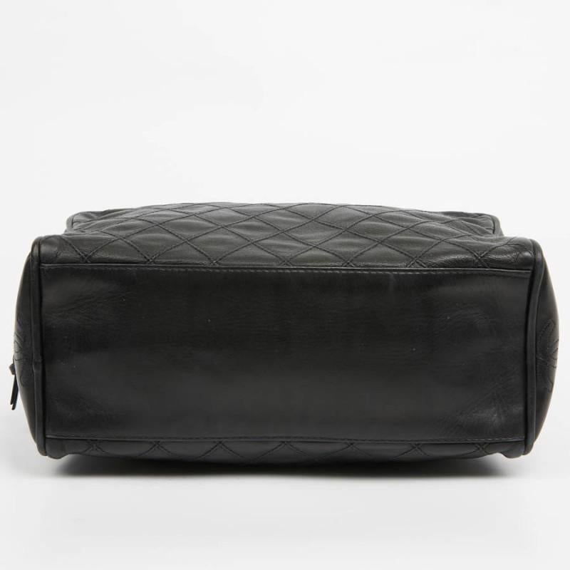 CHANEL Vintage Black Toiletry Bag In Good Condition In Paris, FR