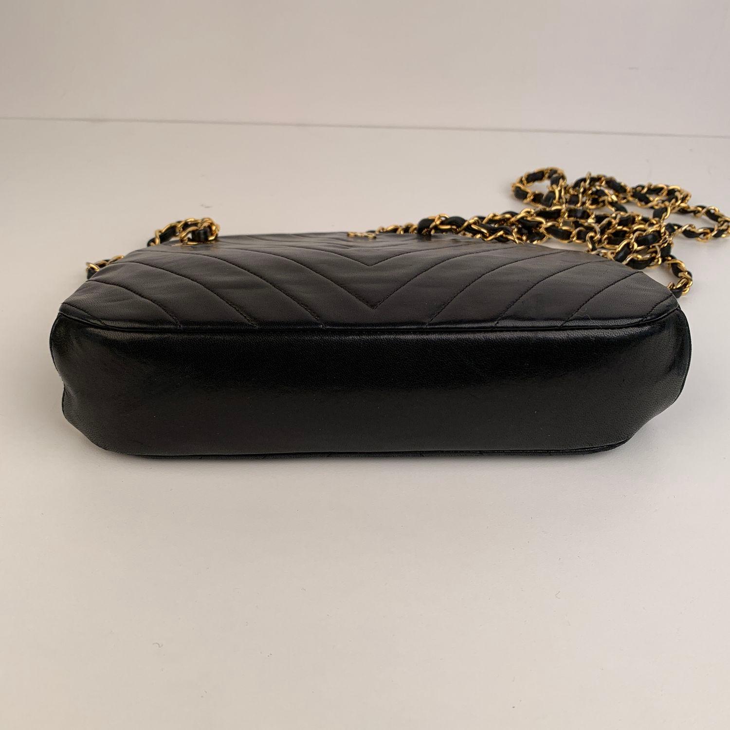 Women's Chanel Vintage Black V Quilted Leather Shoulder Bag