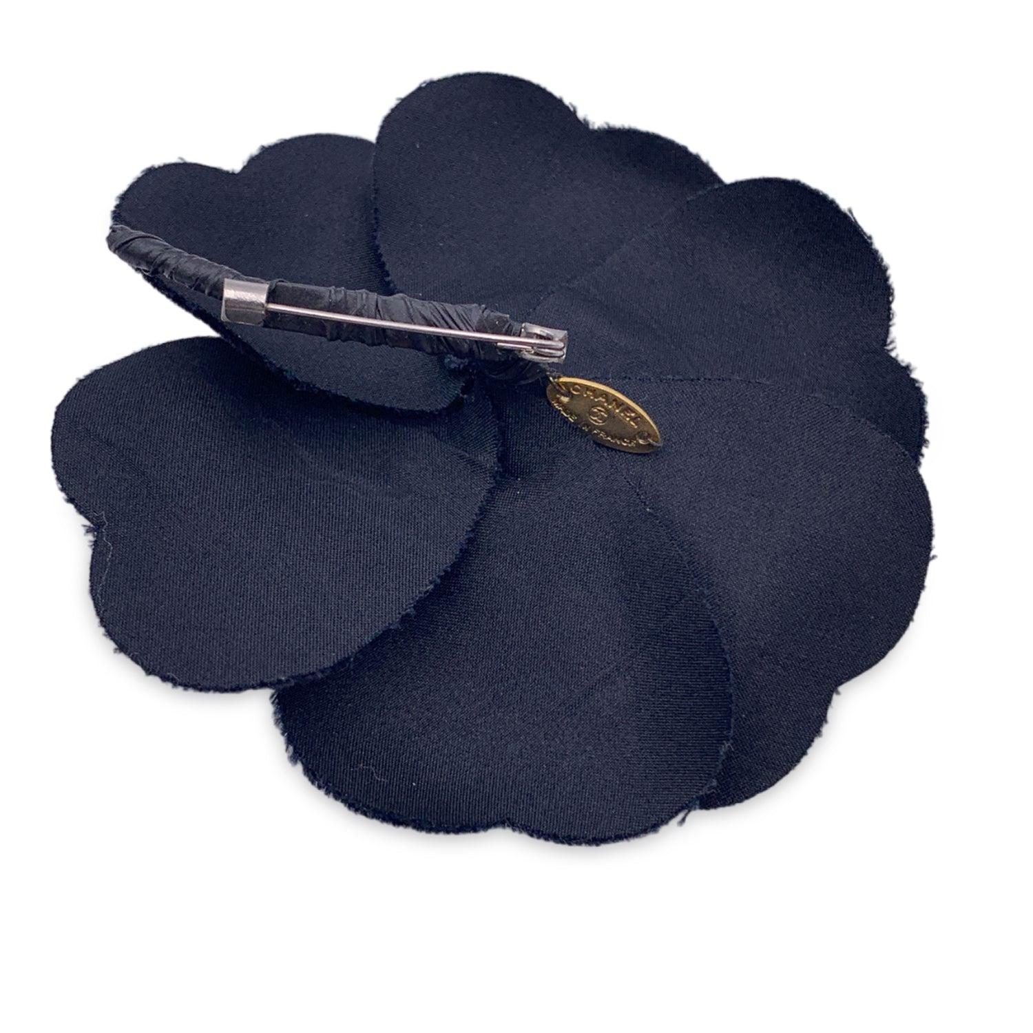Chanel Vintage Black Velvet Flower Camelia Camellia Pin Brooch In Excellent Condition In Rome, Rome