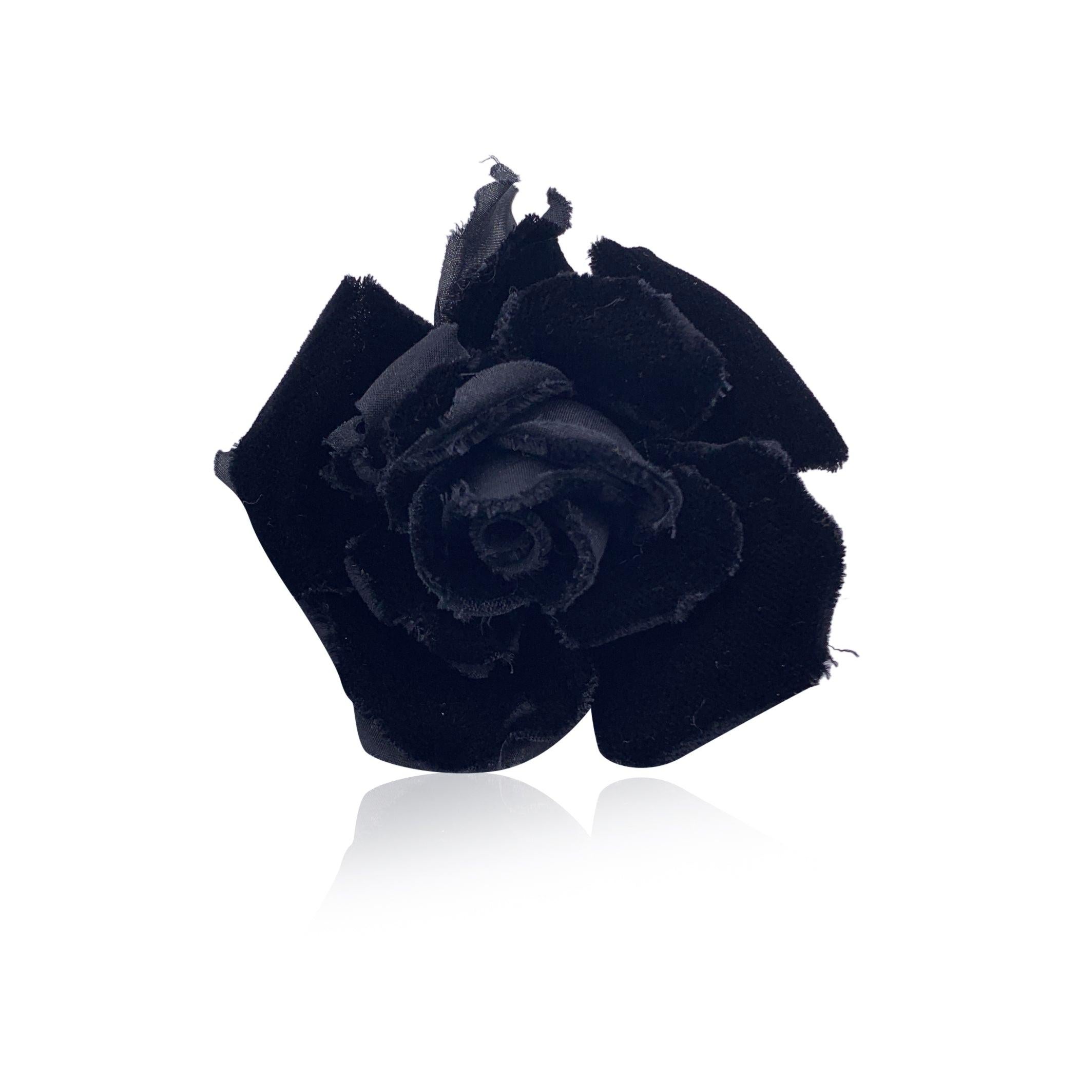 Chanel Vintage Black Velvet Flower Camelia Camellia Pin Brooch In Excellent Condition In Rome, Rome