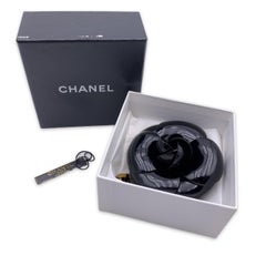 Chanel Vintage Schwarz Vinyl Camelia Blume Kamelie Anstecknadelbrosche