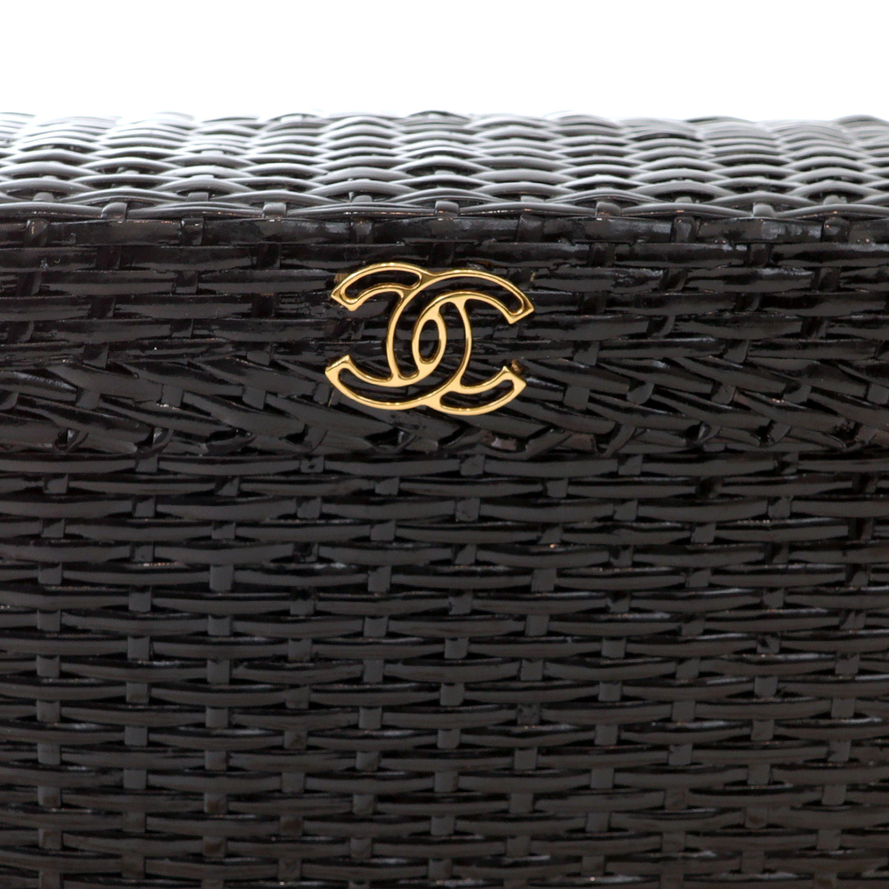 This authentic Chanel Black Wicker Picnic Basket Bag is in excellent vintage condition.  Shiny black wicker with gold tone interlocking CC emblem.  Long gold chain strap may be carried on the shoulder or cross the body.    Dust bag included.

PBF