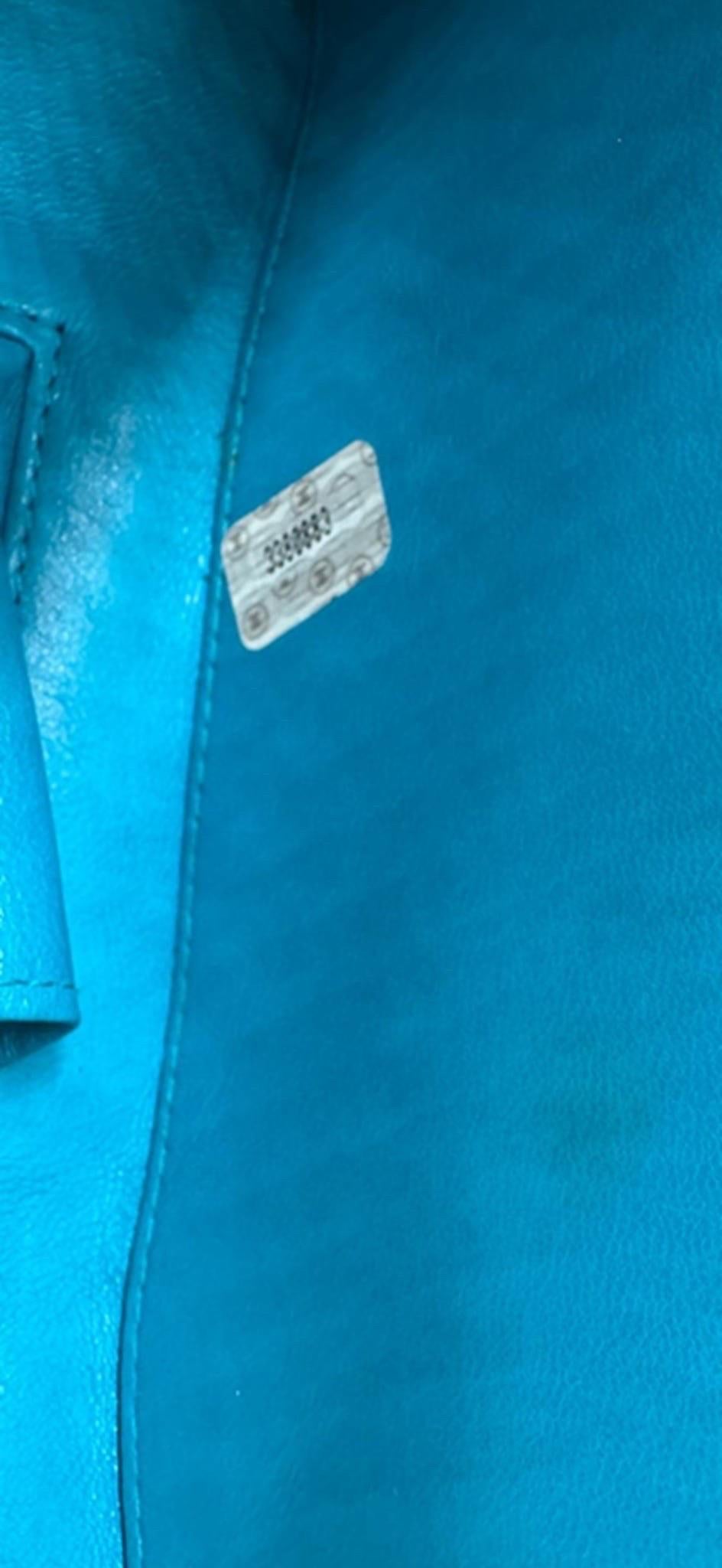 Chanel Vintage Blue Barbie Heart Vanity Bag – 1995 4