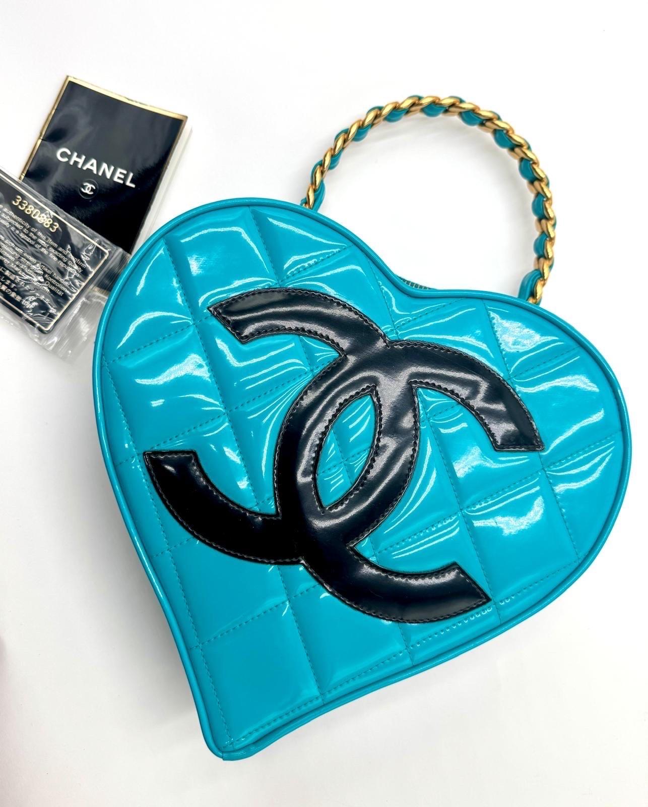 Chanel Vintage Blue Barbie Heart Vanity Bag – 1995 5