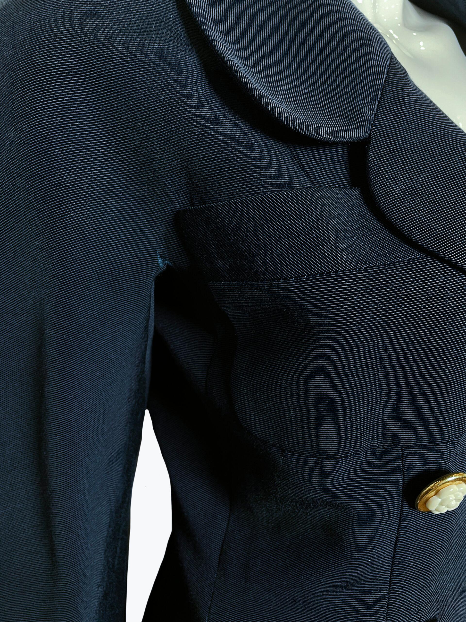 Chanel Vintage Blue Blazer, 1990s In Fair Condition For Sale In New York, NY
