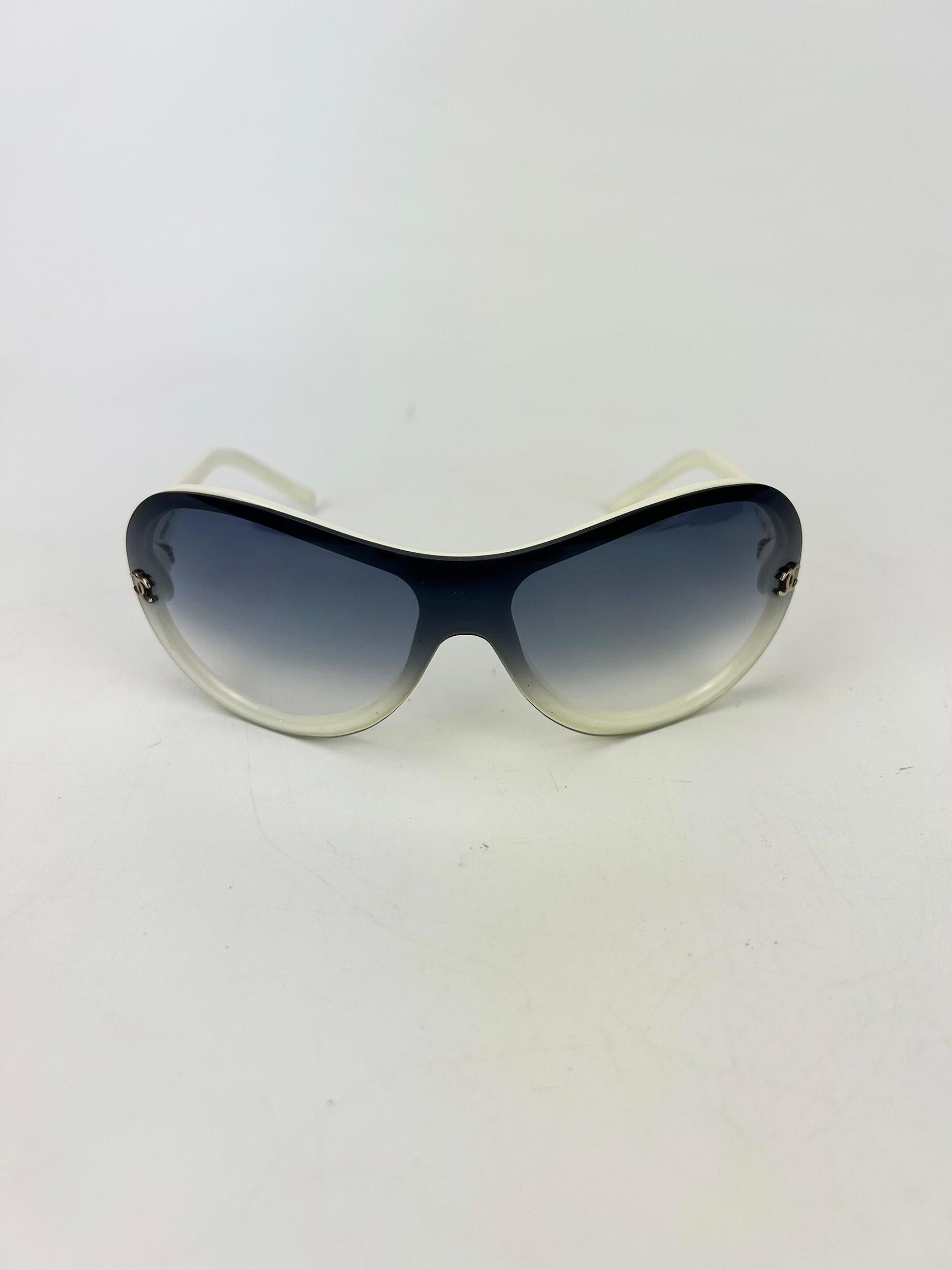 Chanel Vintage Blau Grau Gradient Lens Aviator-Sonnenbrille c2000er Jahre im Zustand „Hervorragend“ in Philadelphia, PA