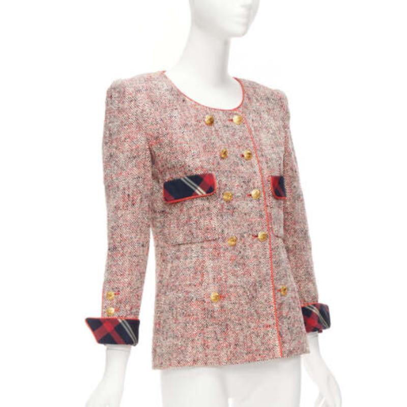 CHANEL Chaqueta blazer vintage de tweed boucle con botones dorados FR34 XS en Bueno estado para la venta en Hong Kong, NT