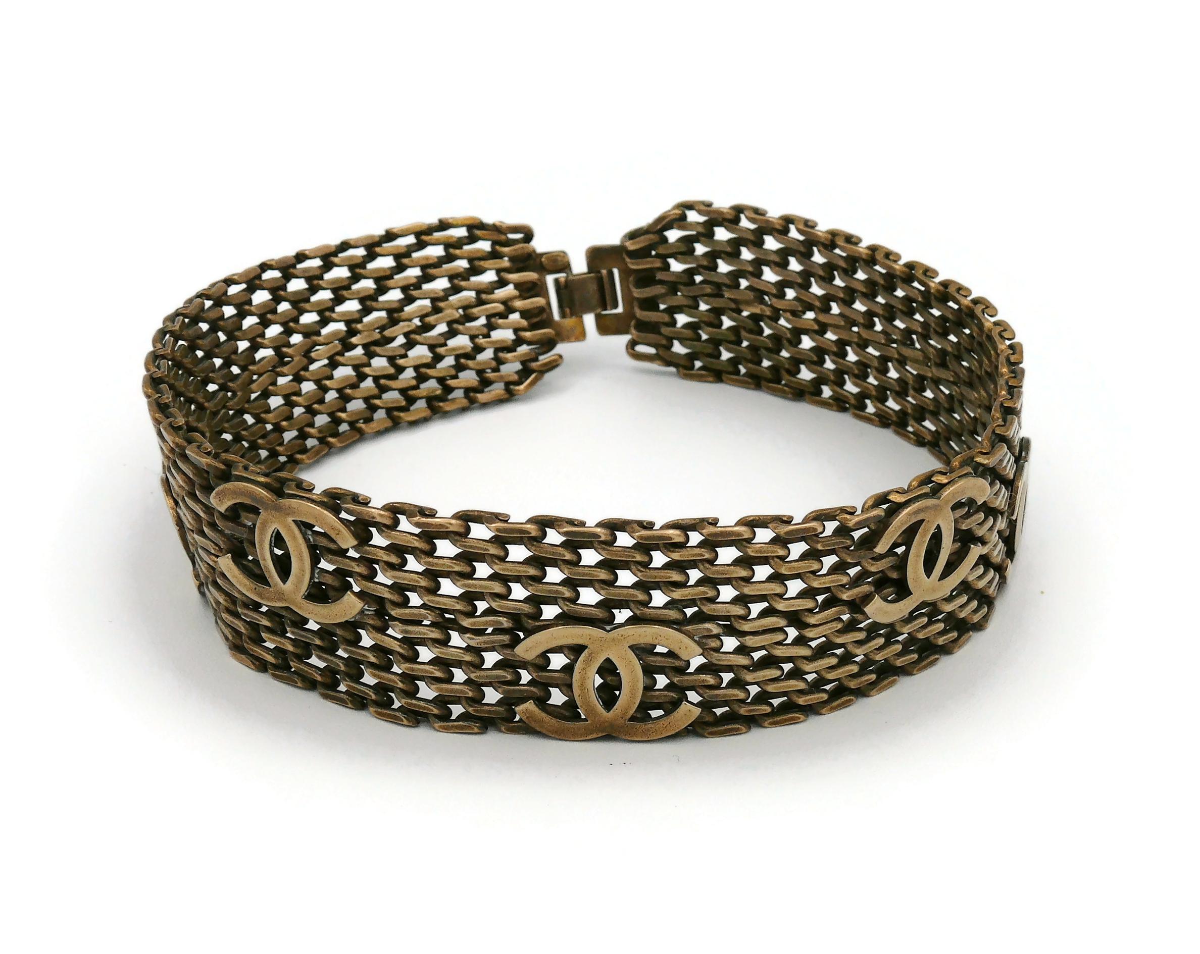 Chanel Collier choker CC vintage en maille de couleur bronze, automne 1997 Bon état - En vente à Nice, FR