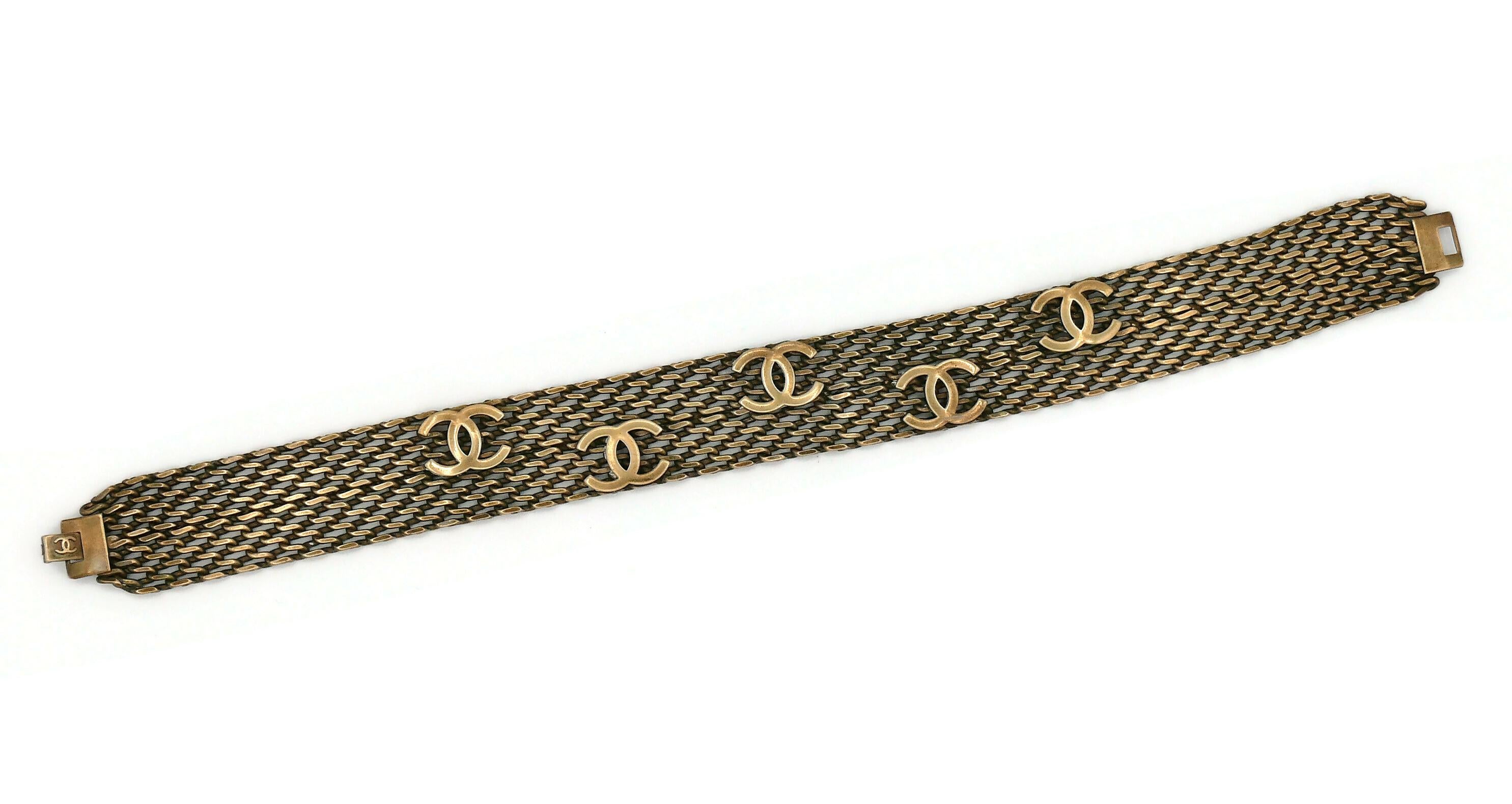 Donna Collana Chanel Vintage in maglia a maglia CC con tonalità bronzo, Autunno 1997 in vendita