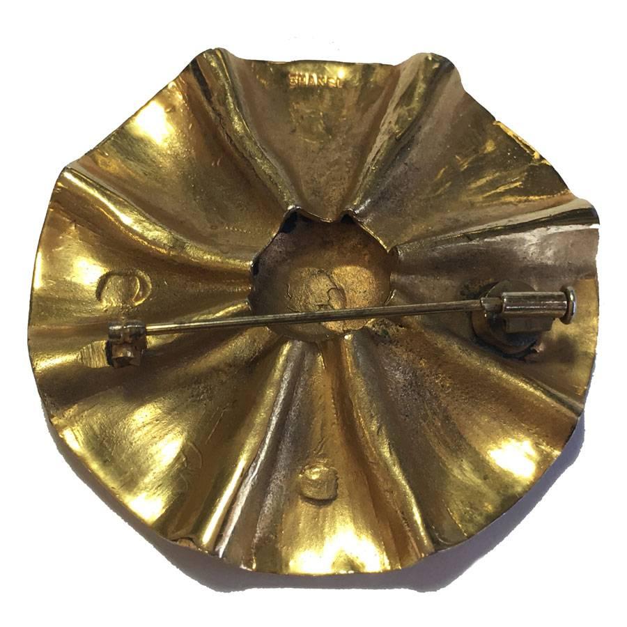 Women's CHANEL Vintage Brooch in Golden Brass Metal