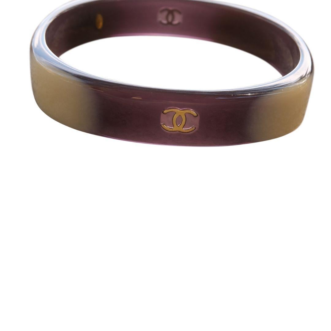 CHANEL Vintage Brown and Beige Acrylic Bangle For Sale 1