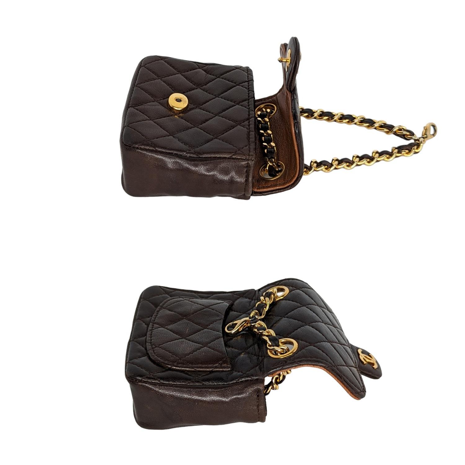 Chanel Vintage Brown Lambskin Quilted Micro Mini Flap Belt Bag Charm Pour femmes en vente