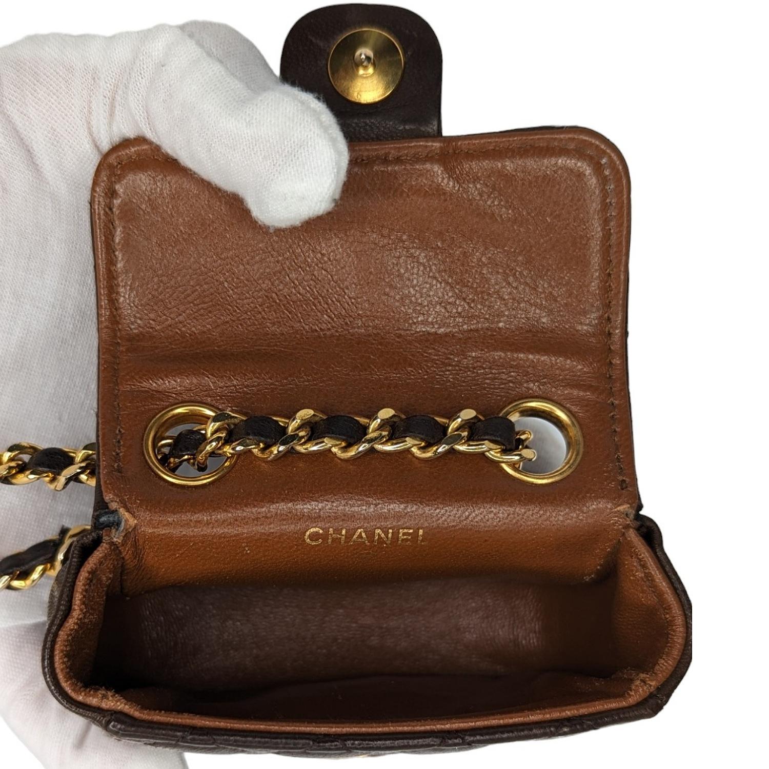 Chanel Vintage Brown Lammfell gesteppt Micro Mini Klappe Gürteltasche Charme im Angebot 2