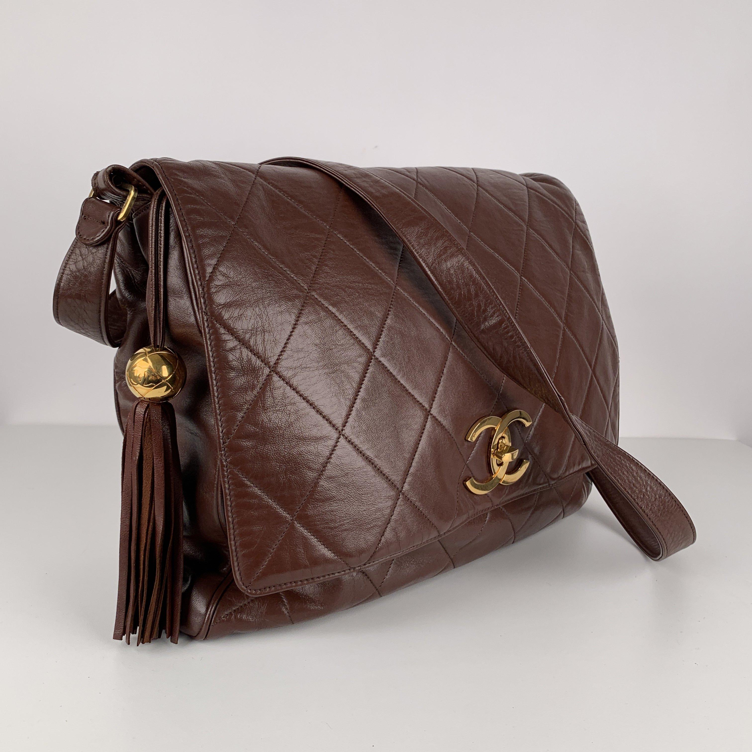 Chanel Vintage Brown Quilted Leather Large Messenger Bag In Excellent Condition In Rome, Rome