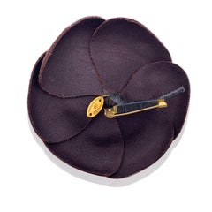 Chanel Vintage Braune Anstecknadelbrosche aus Samt mit Camelia-Blume in Braun