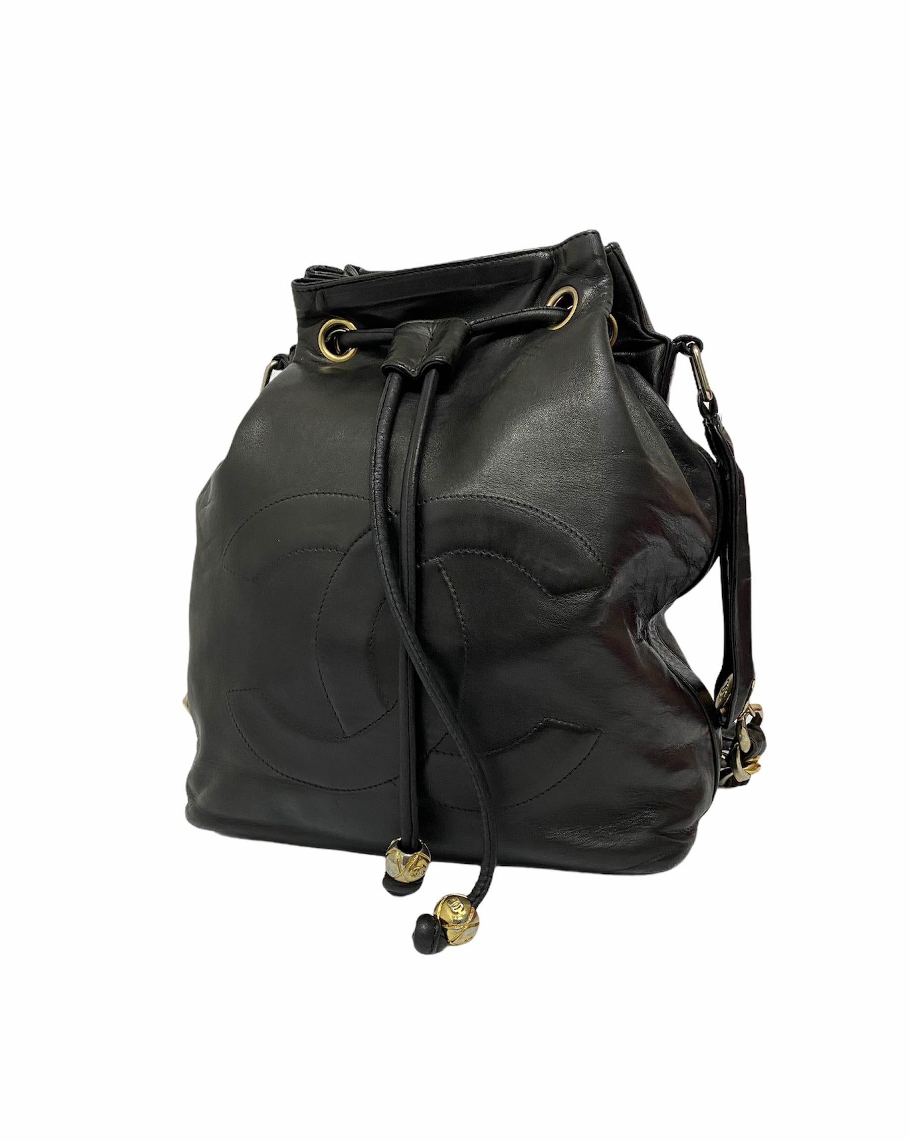 Chanel Vintage Bucket Bag in Black Leather with Golden Hardware 2
