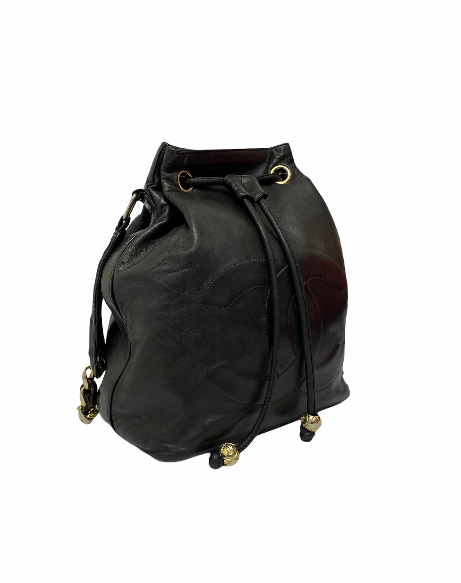 Chanel Vintage Bucket Bag in Black Leather with Golden Hardware 3