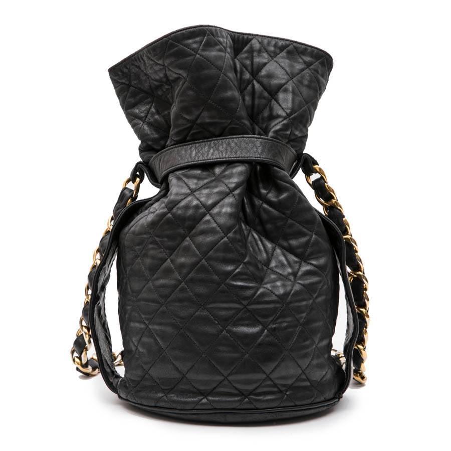 CHANEL Vintage Bucket Bag in Black Quilted Leather In Good Condition In Paris, FR