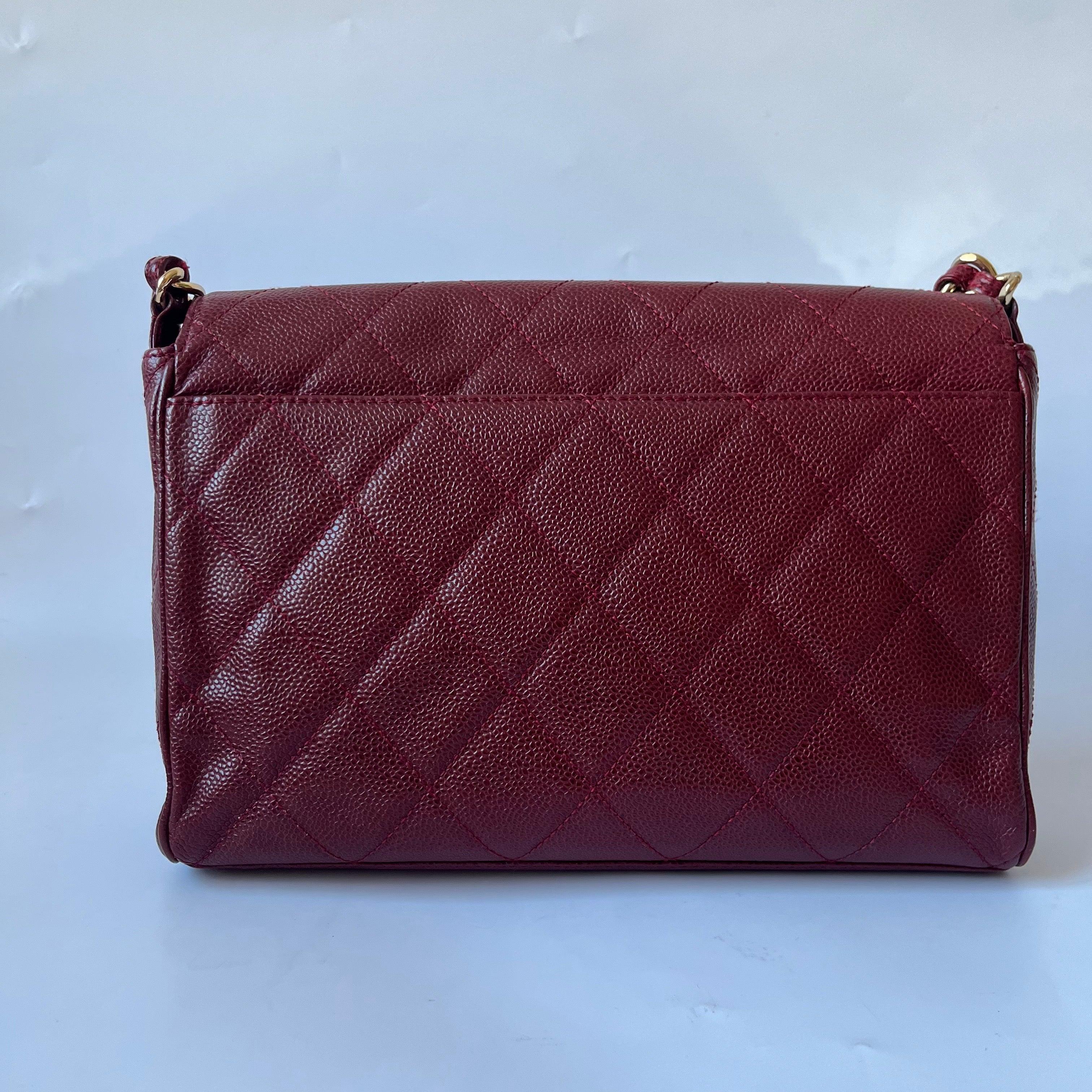 Chanel Vintage Burgundy Caviar Leather Shoulder Bag 24k Gold HW In Good Condition For Sale In AUBERVILLIERS, FR