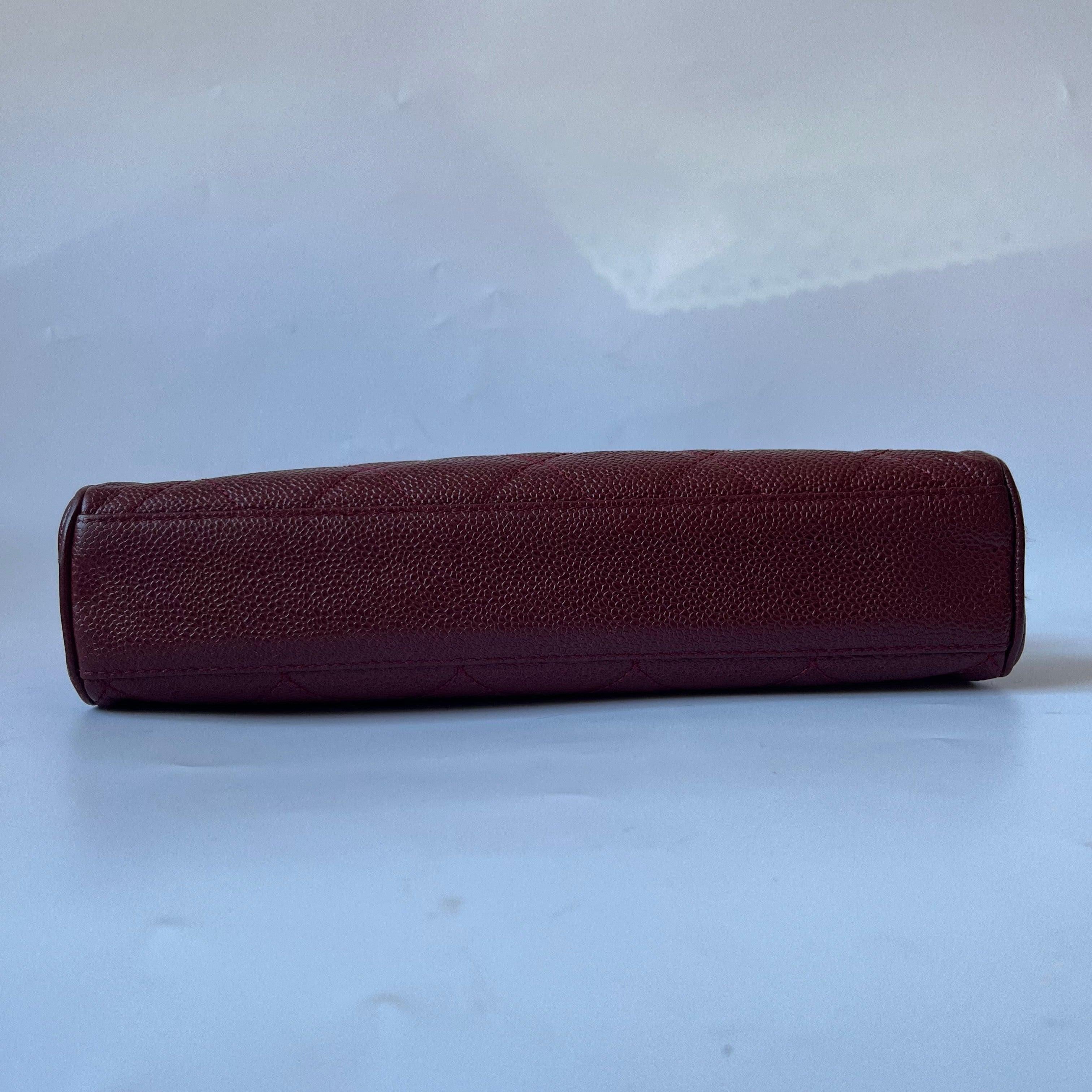 Women's Chanel Vintage Burgundy Caviar Leather Shoulder Bag 24k Gold HW For Sale