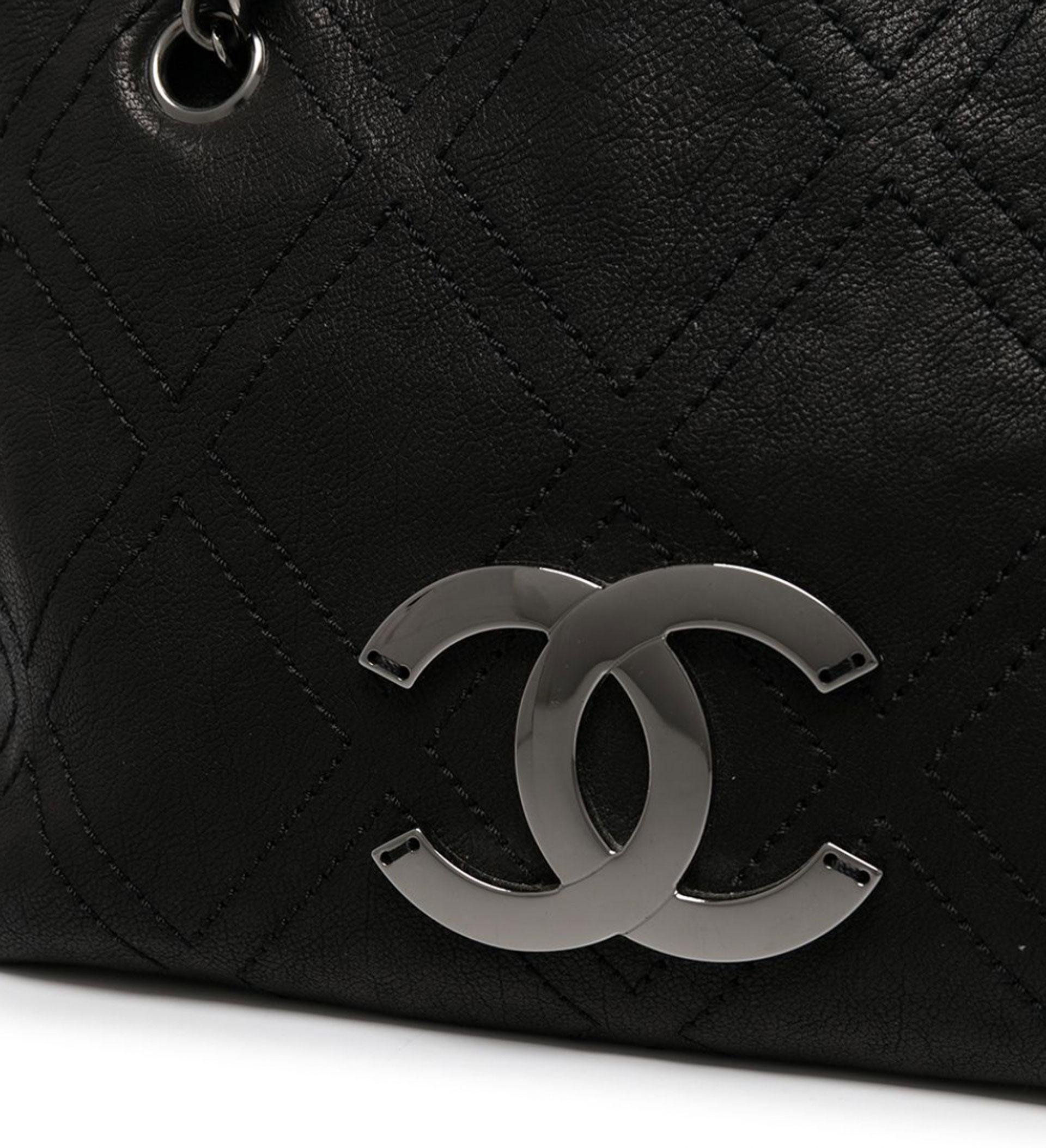 Chanel 2007 Vintage Calfskin Leather Small Medium CC Logo Black Shopping Tote For Sale 3