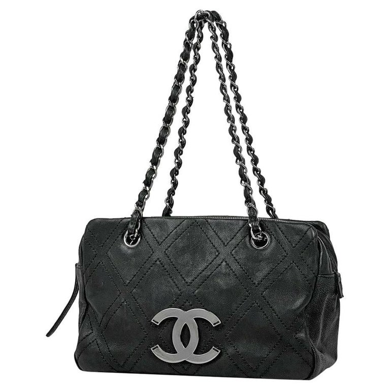 Chanel 22 leather handbag Chanel Black in Leather - 35935992