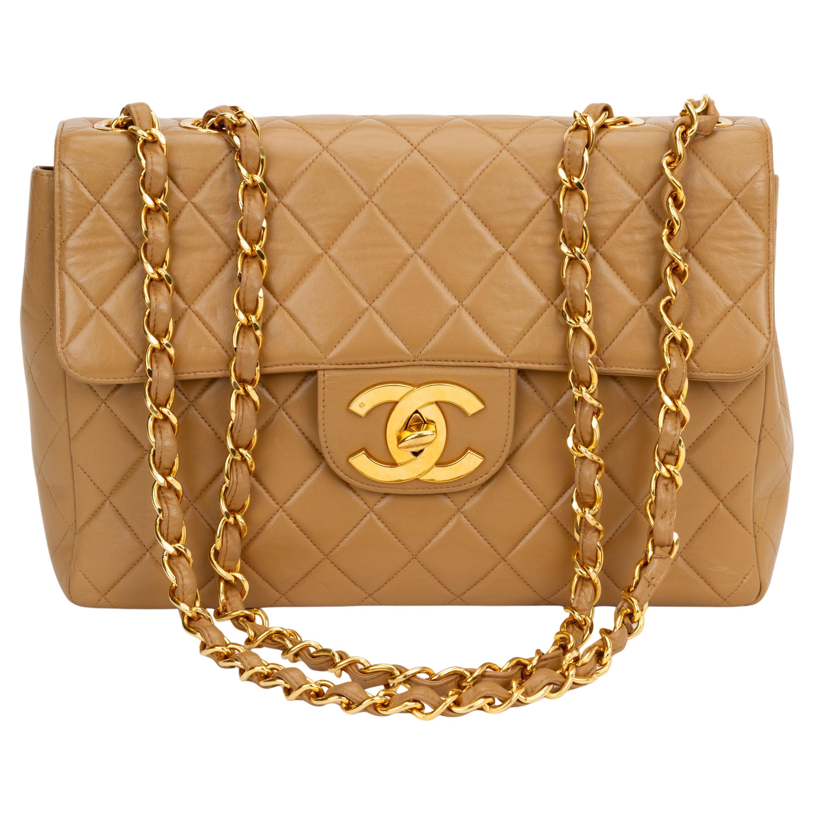 Borsa Chanel vintage color cammello, modello Jumbo trapuntato con patta singola