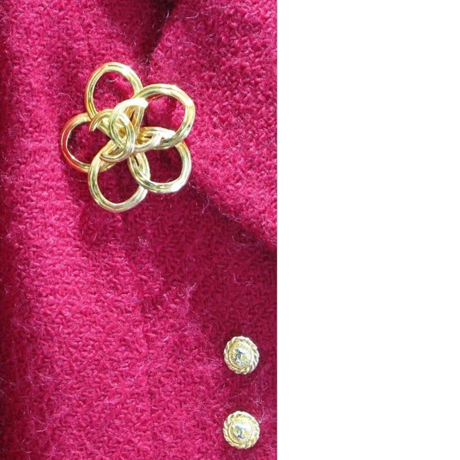 CHANEL Vintage Camellia Brooch in Brass Gilded Metal In Good Condition In Paris, FR