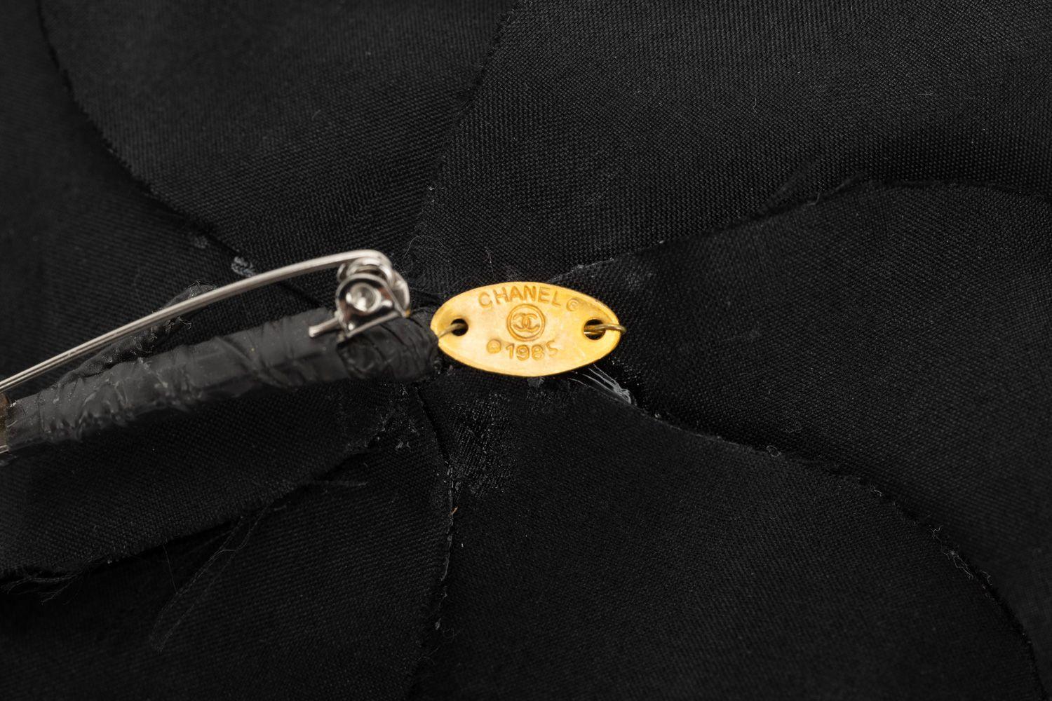 Women's Chanel Vintage Camellia Pin Black 1985 For Sale