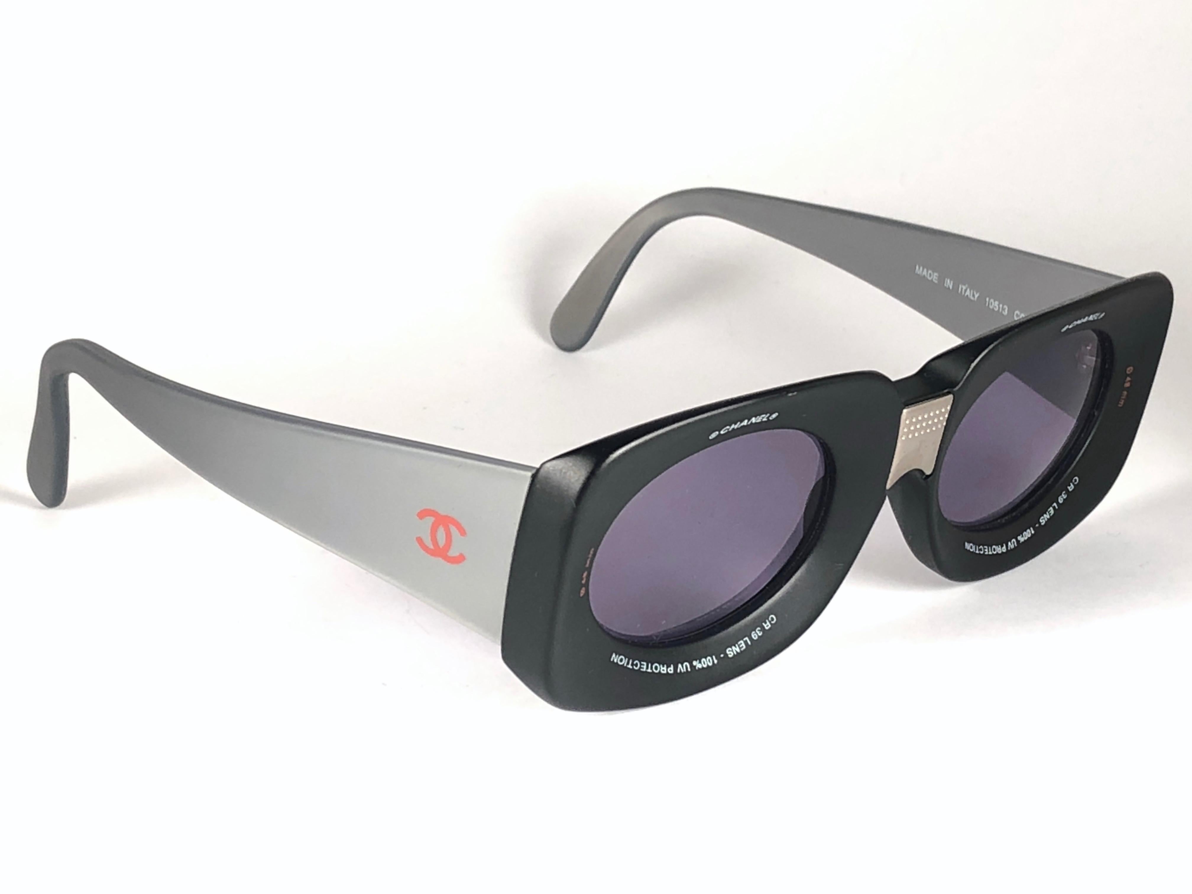 Chanel Vintage Camera Lens Black & Grey Sunglasses Made in Italy Collector Item For Sale 4