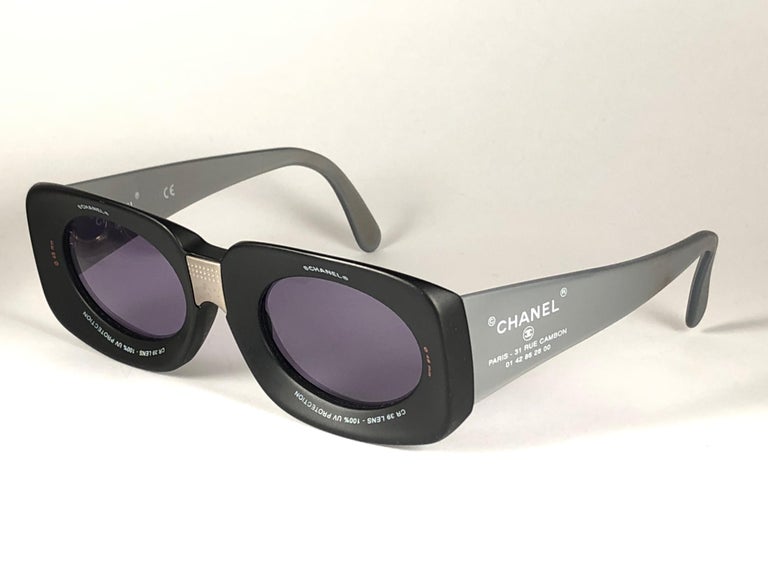 Chanel Vintage Camera Lens Black and Grey Sunglasses Made in Italy