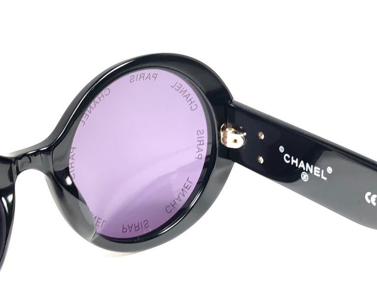 Women's or Men's Chanel Vintage Camera Lens Black Sunglasses Made In Italy, Spring / Summer 1993 