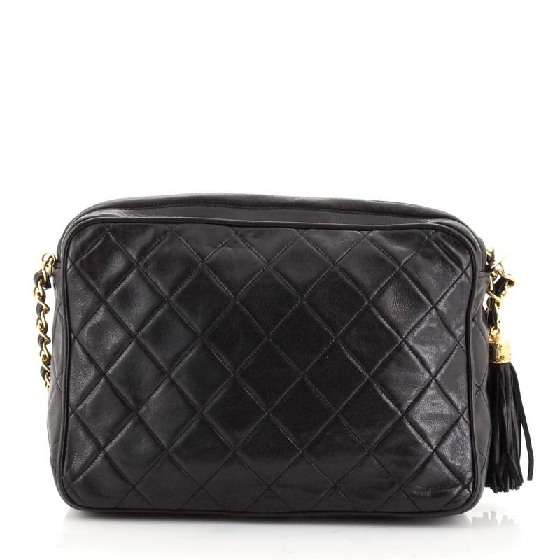 Chanel Bolsa vintage con borla para cámara Piel acolchada Mediana en Bueno Estado en NY, NY