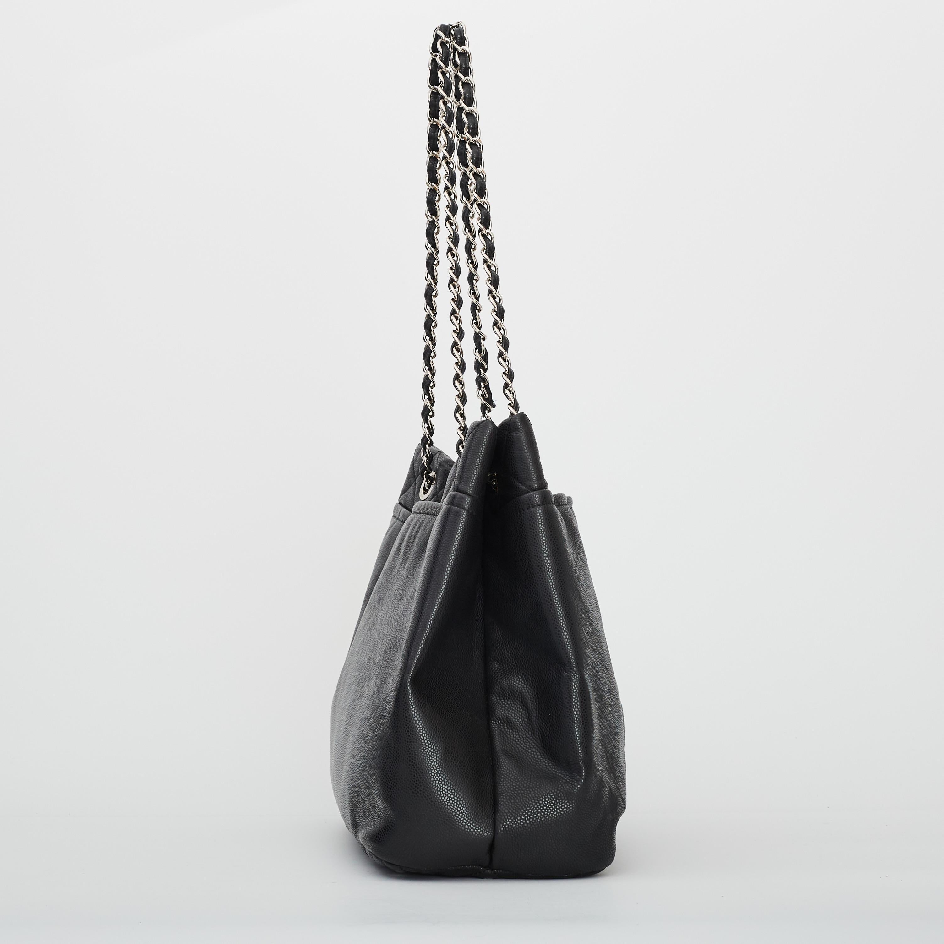 Chanel Vintage Kaviar Schwarzes Leder Große Einkaufstasche für Damen oder Herren im Angebot