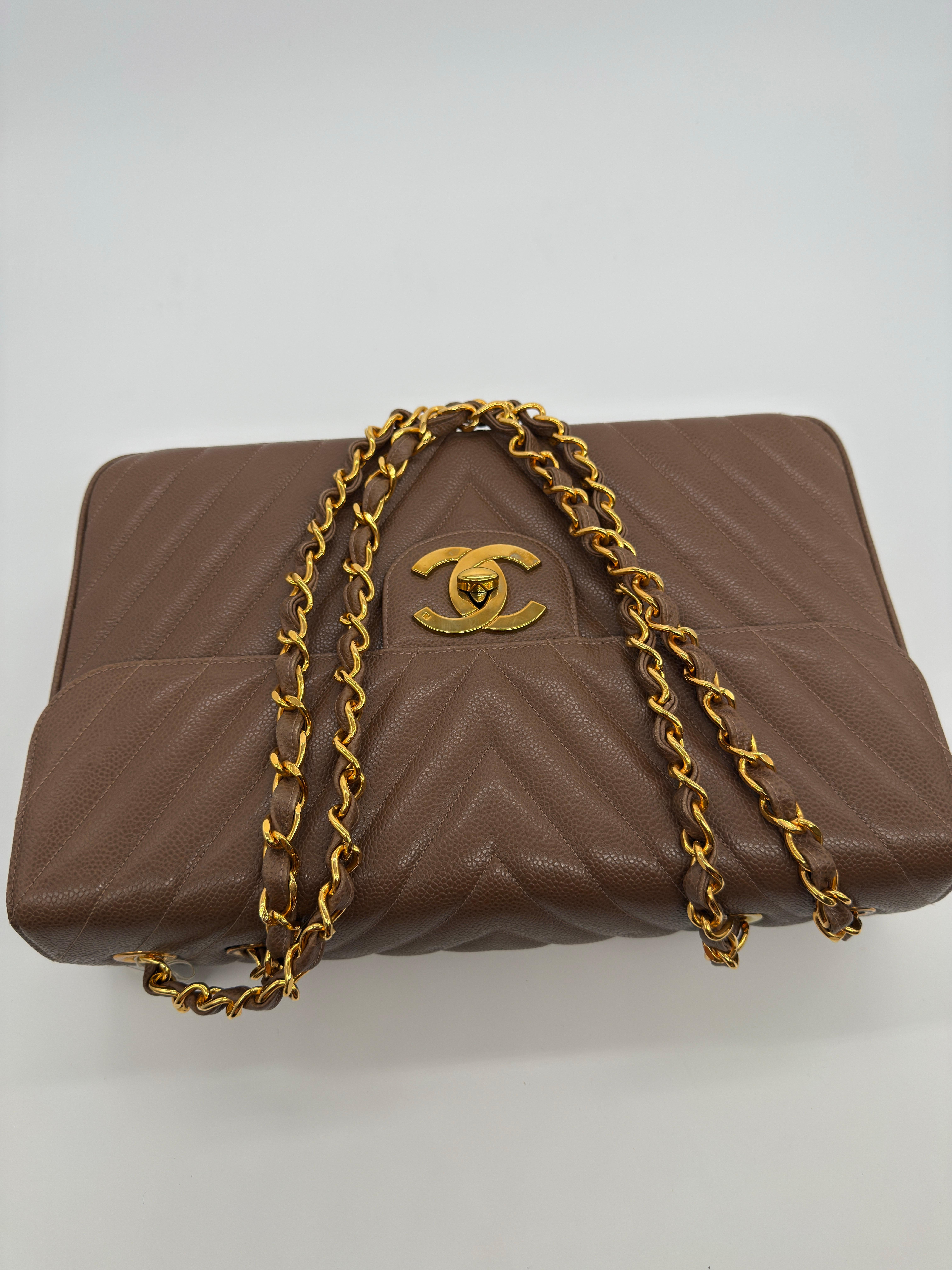 Women's Chanel Vintage Caviar Leather Chevron Maxi Flap Bag For Sale