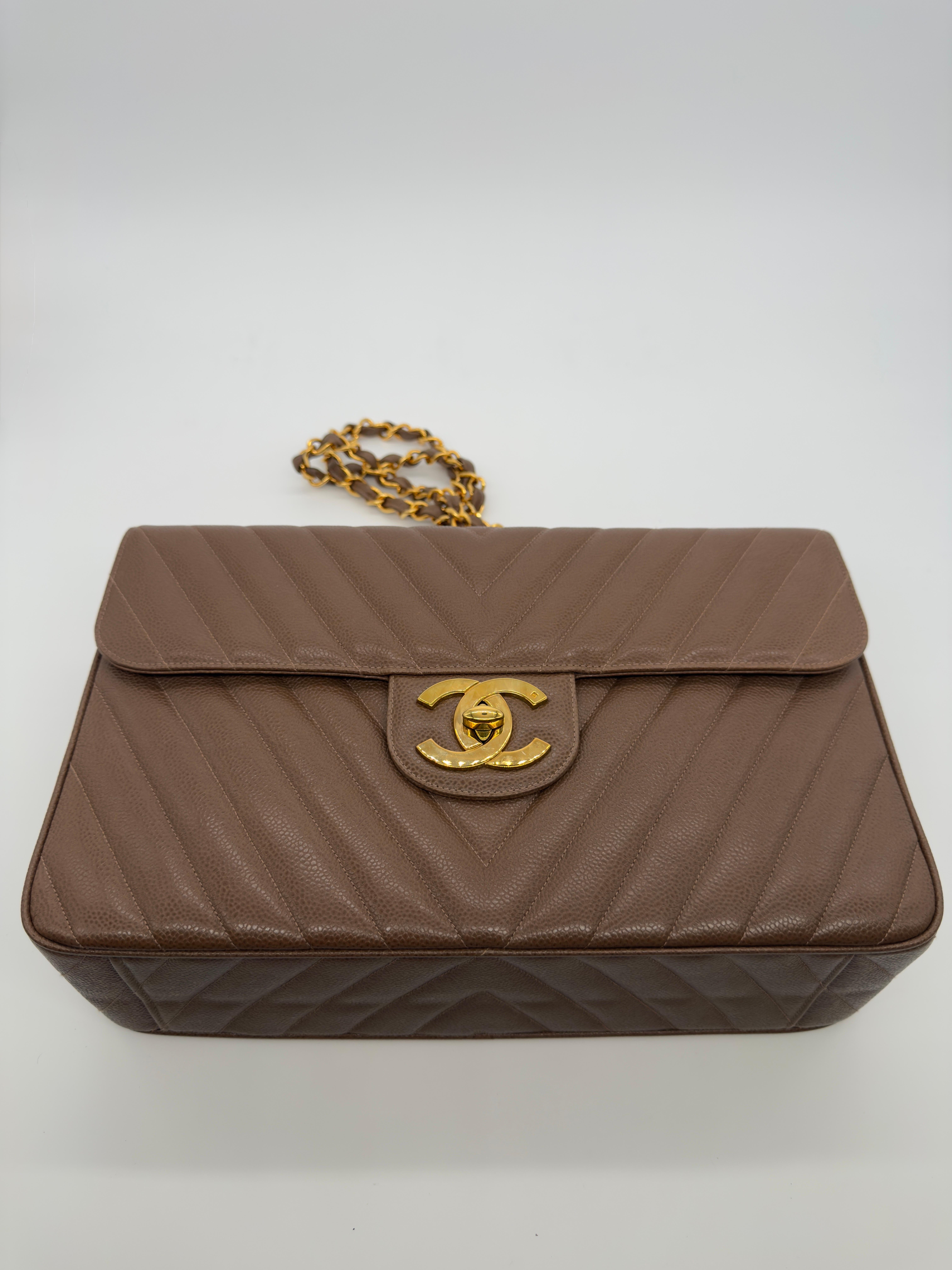 Chanel Vintage Caviar Leather Chevron Maxi Flap Bag For Sale 4