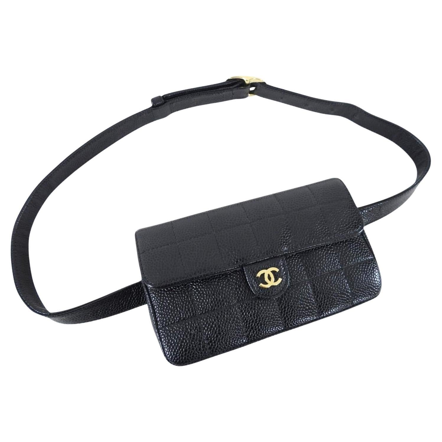 Chanel 2004 Vintage Caviar Mini Classic Flap Fanny Pack Waist Belt Bag  In Good Condition For Sale In Miami, FL