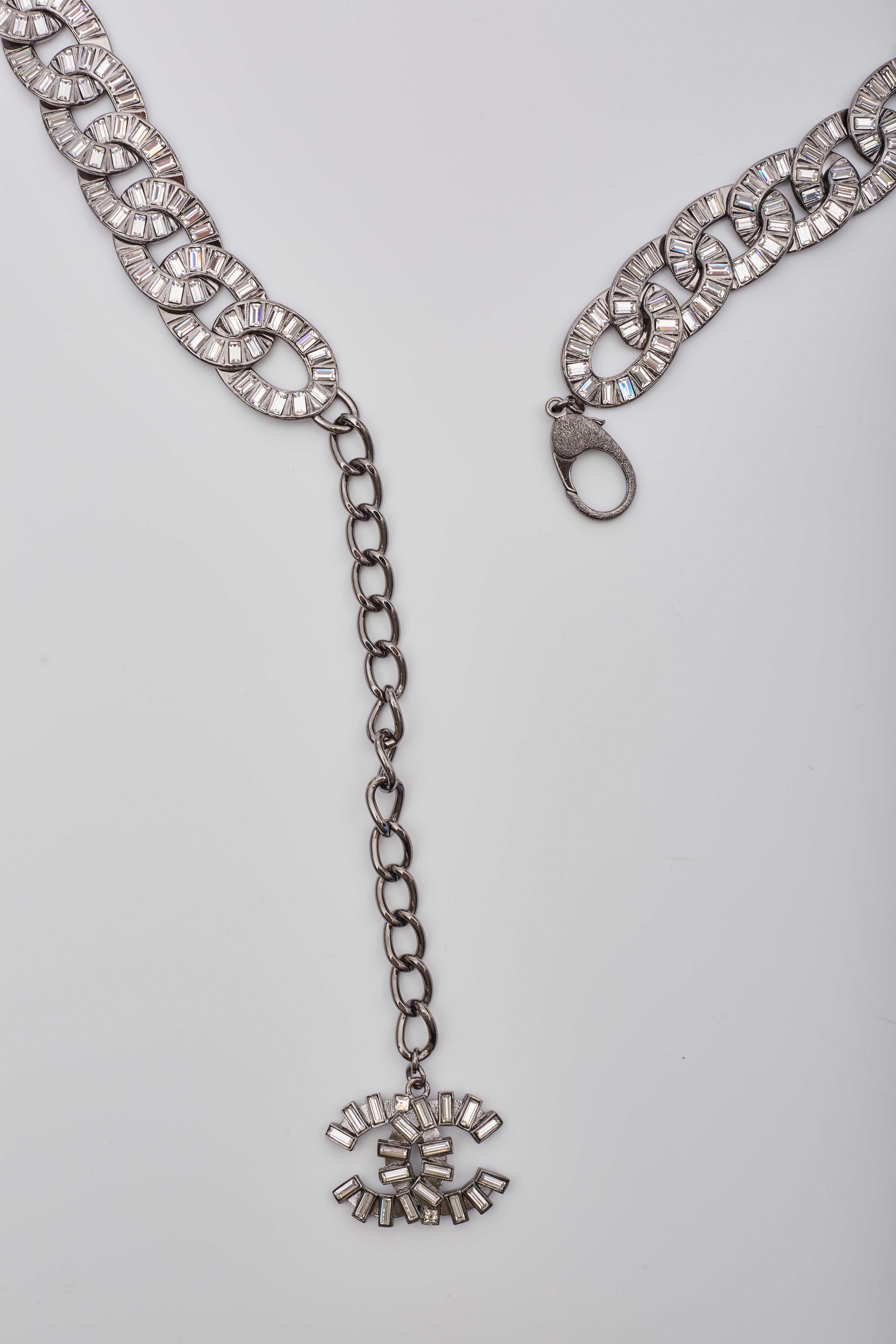 Chanel Vintage CC Baguette Crystals Pendant Ruthenium Chain Link Belt For Sale 2
