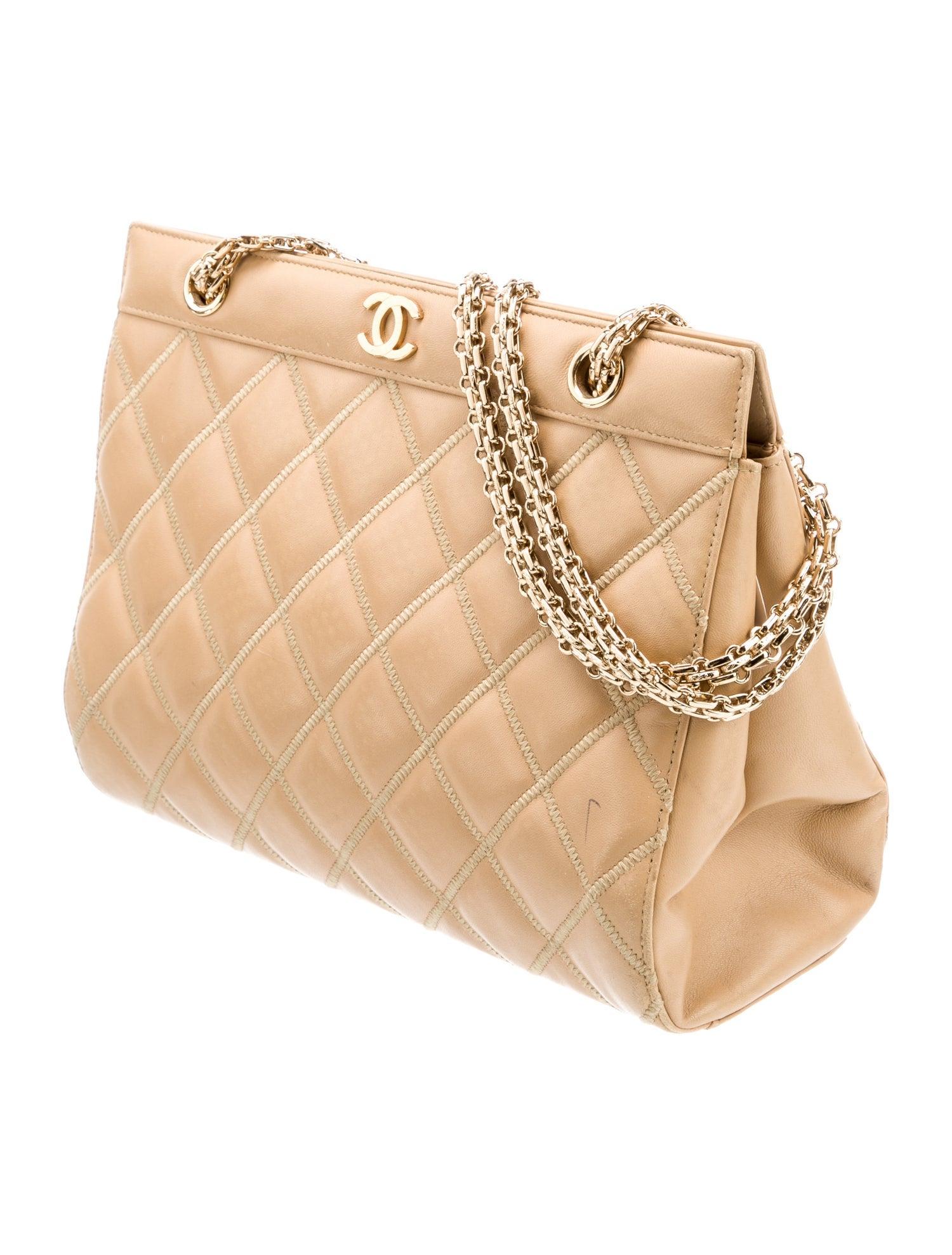 Chanel Vintage CC Piel de cordero  Bolso bandolera de piel con marco de cadena dorada Oro en venta