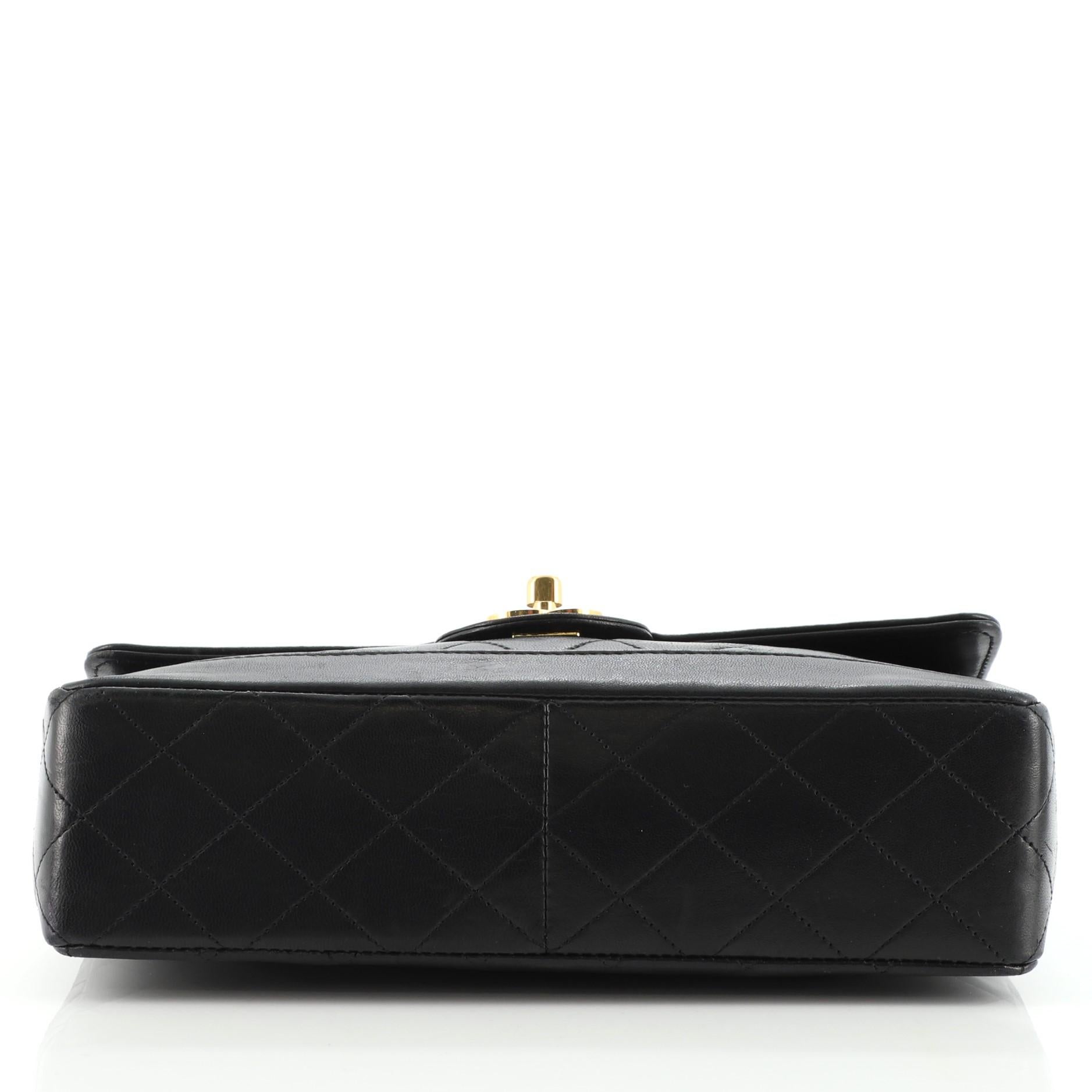 Chanel Vintage CC Kette Klappentasche aus gestepptem Lammfell Medium für Damen oder Herren