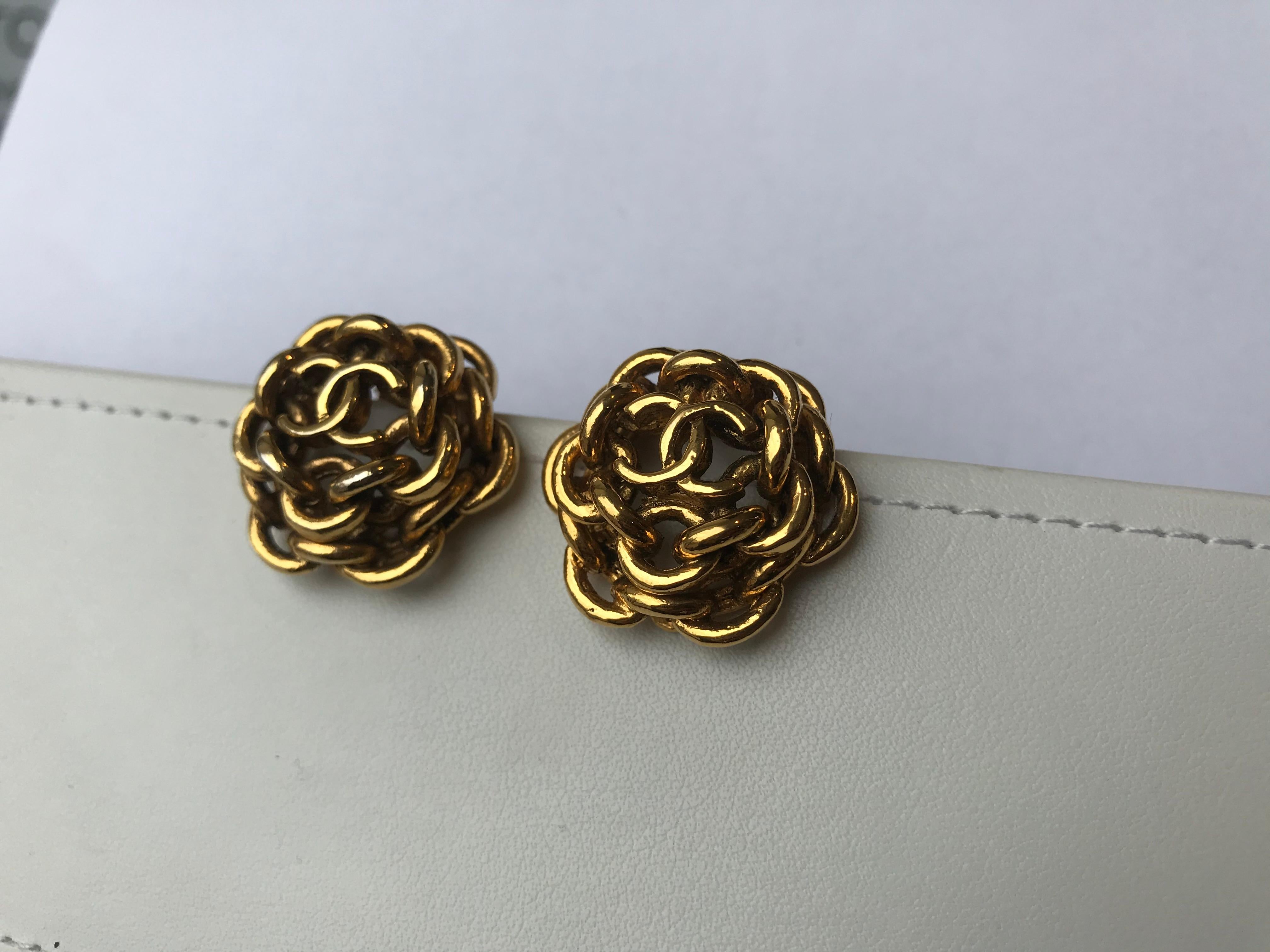 Chanel Vintage CC Clip-On Earrings In Good Condition For Sale In Roslyn, NY