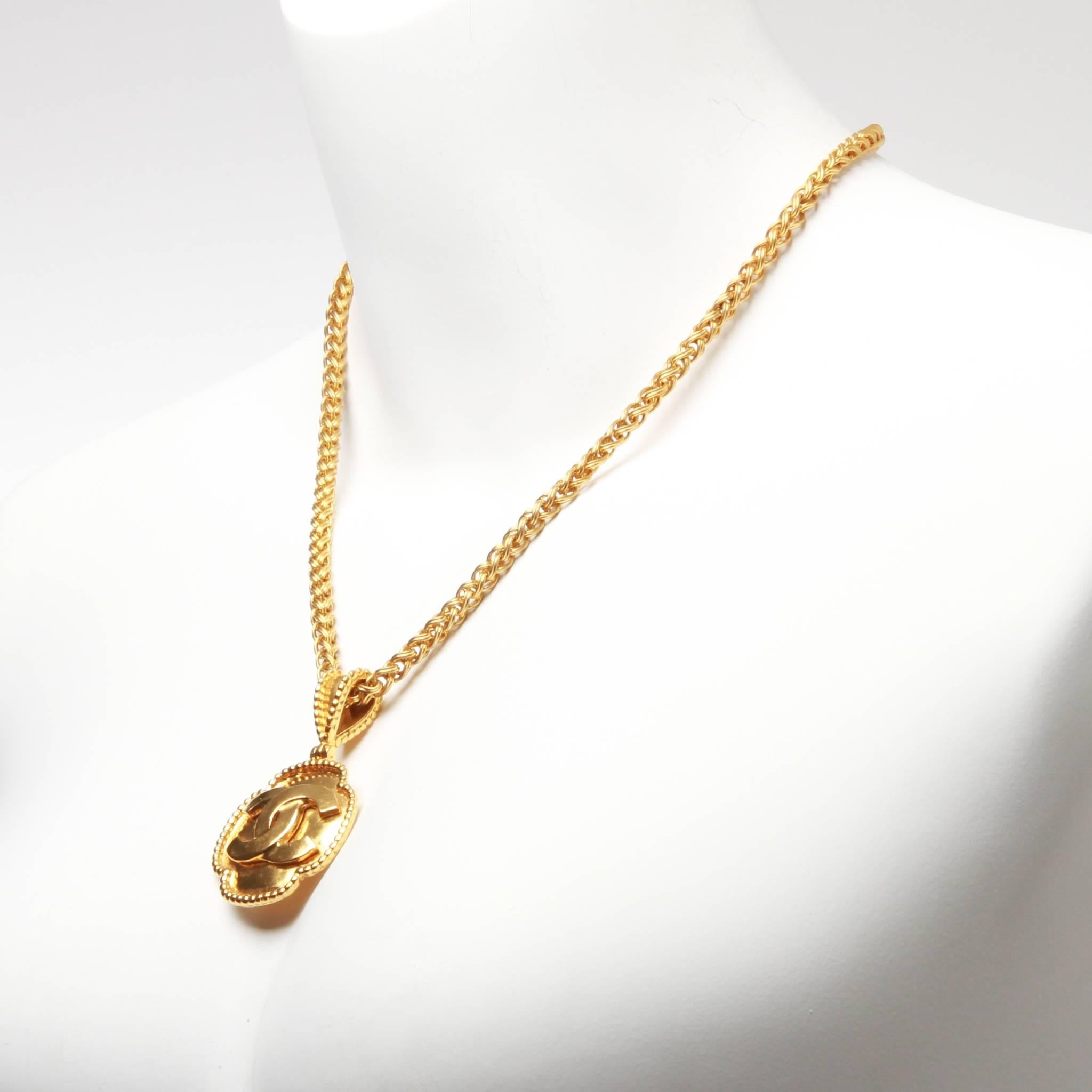 Chanel princess length gold-tone necklace featuring a CC clover shaped pendant. Feature hook closure at back with CC links.

Comes with box. Stamped 96 A.