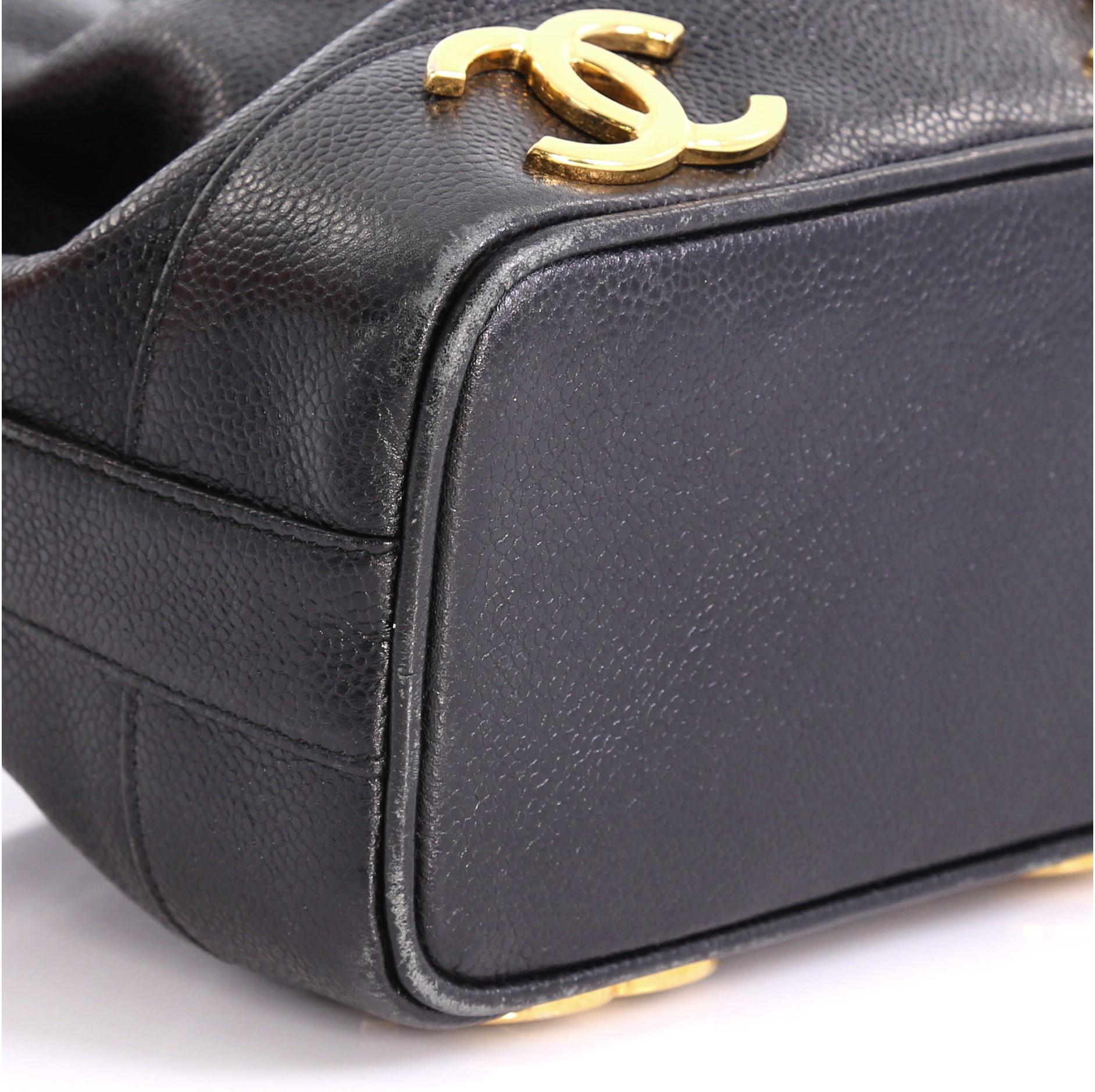 Women's Chanel Vintage CC Drawstring Bucket Bag Caviar Medium