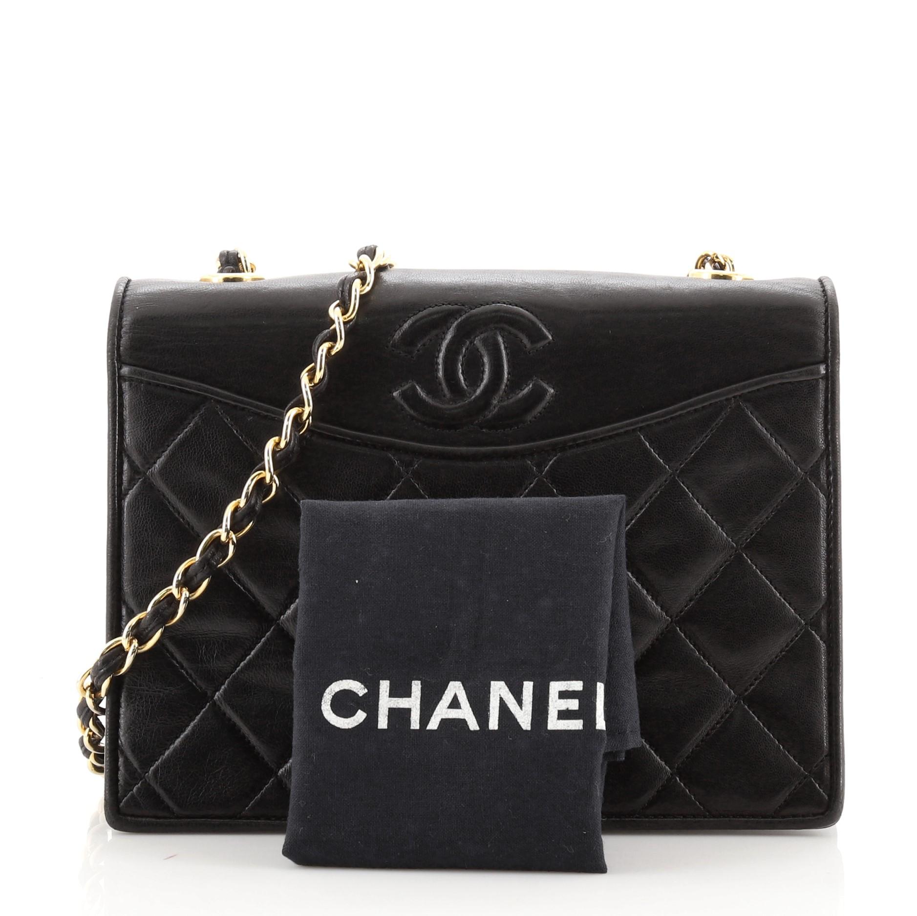 Condition: Fair. Odor in interior. Moderate creasing, scuffs, indentations and wear on exterior and underneath flap, heavy wear on base and flap corners. Wear on strap and in interior, scratches, discoloration and tarnish on hardware.
Accessories: