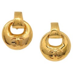 CHANEL Vintage CC Boucles d'oreilles soir petite porte en or 