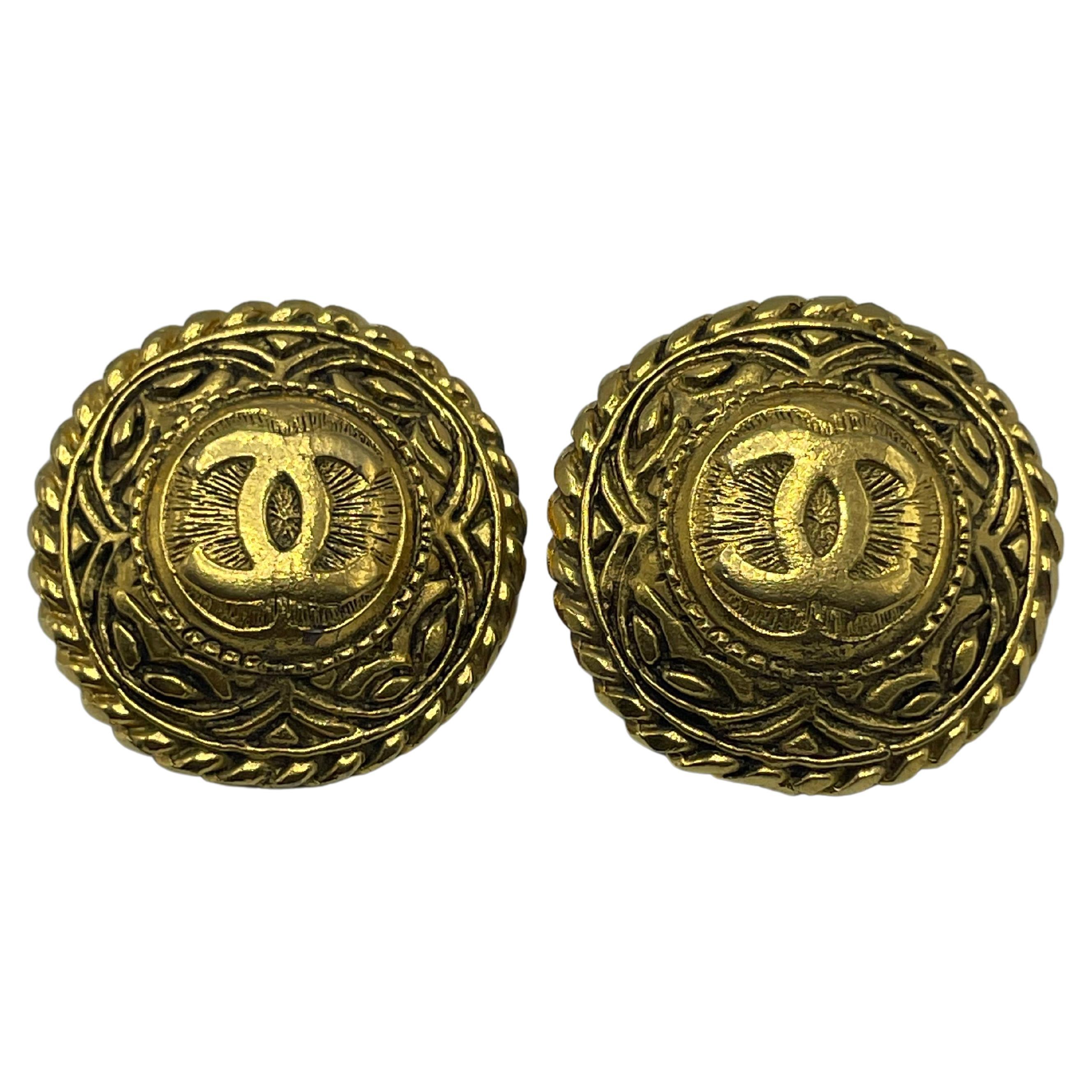 Chanel Vintage CC Gold Toned Clip-On Earrings  For Sale